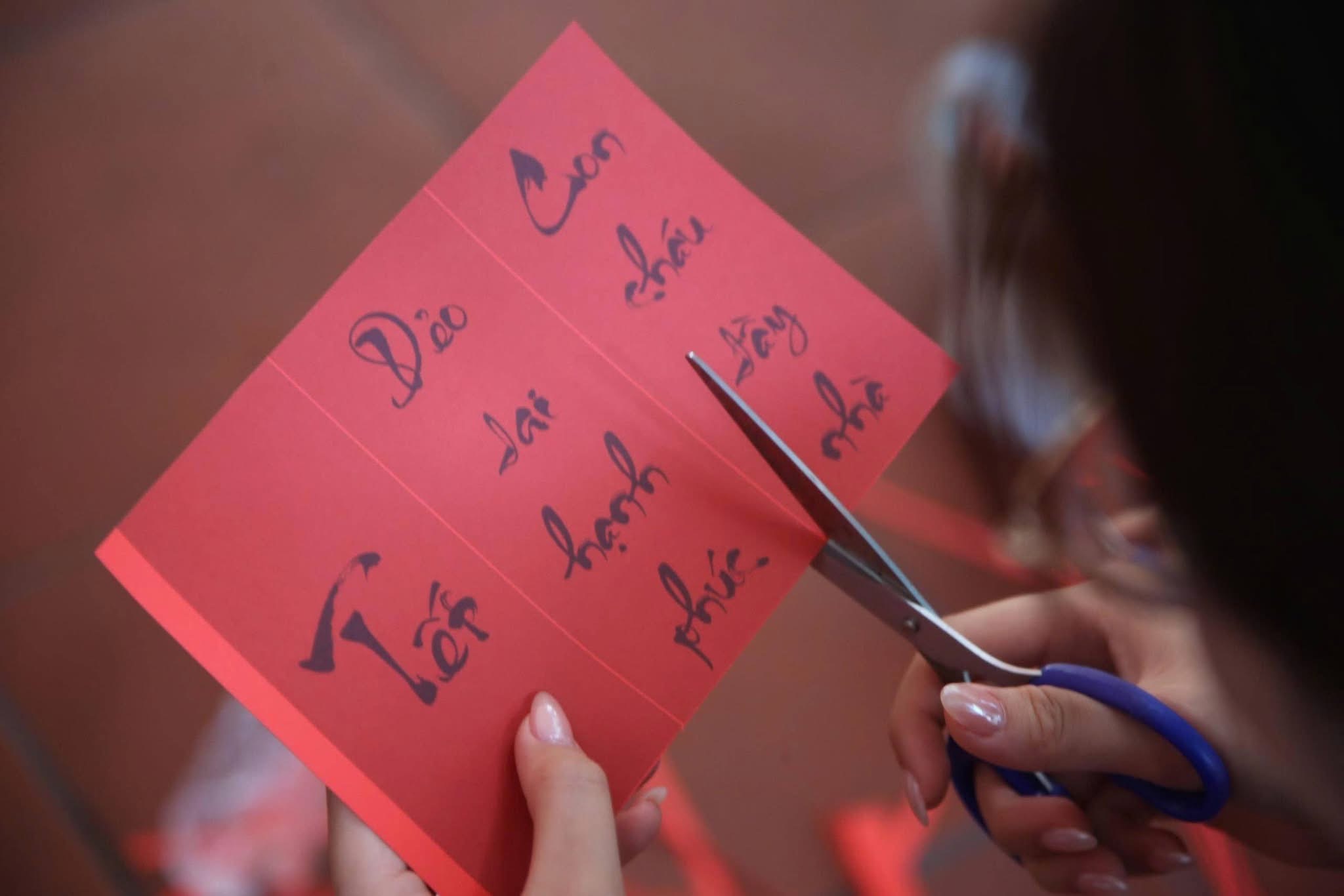 Nhiều trường học rộn ràng khoác áo xuân đón Tết Bính Ngọ 2026- Ảnh 4.