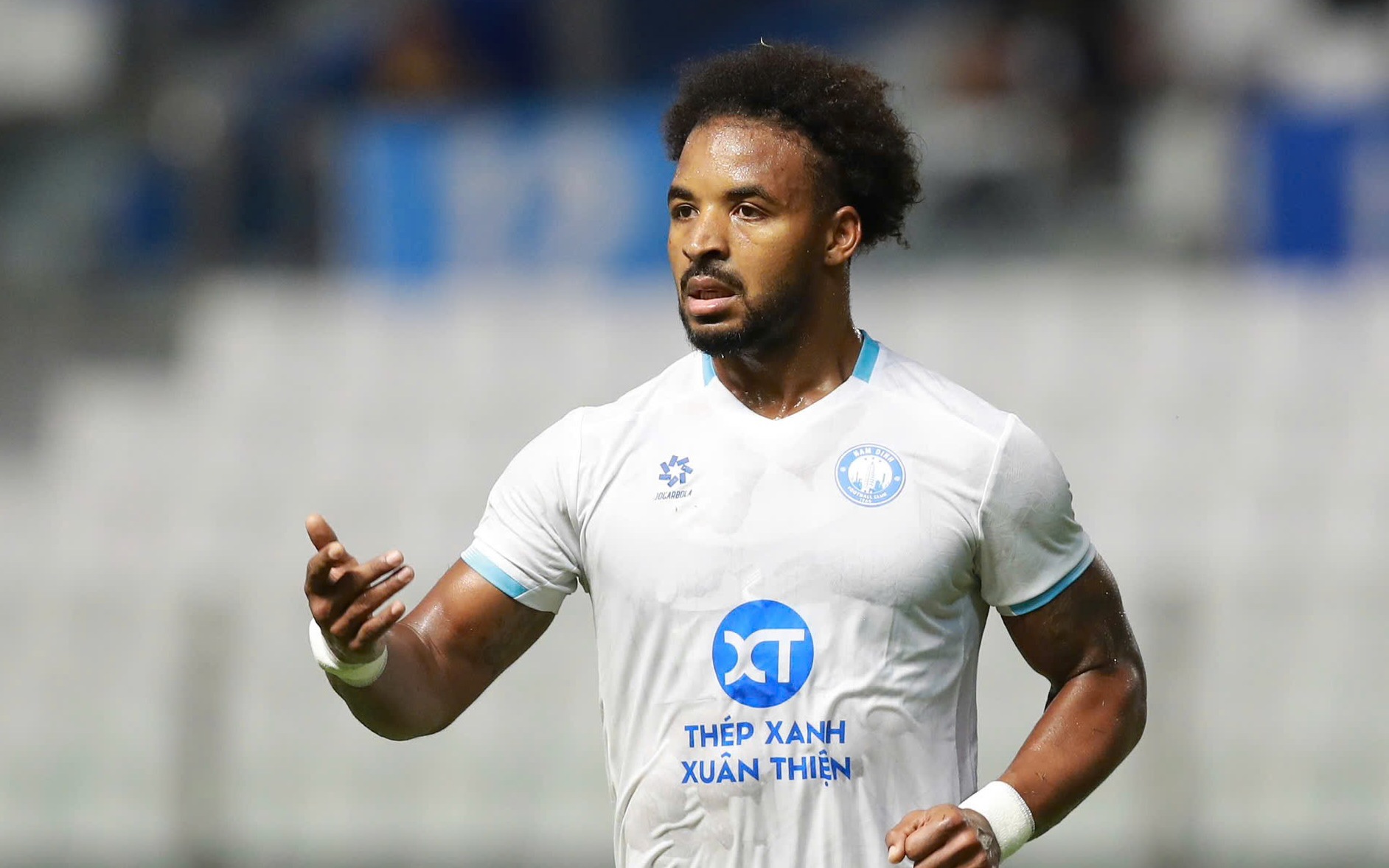 Video: Xuân Son sút hỏng phạt đền khiến Thép Xanh Nam Định hòa đáng tiếc - Ảnh 1.