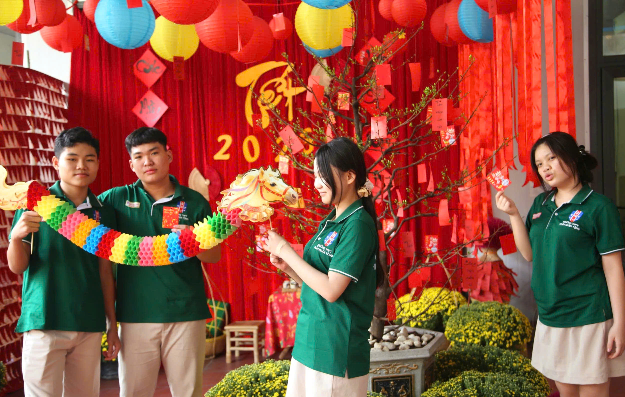 Nhiều trường học rộn ràng khoác áo xuân đón Tết Bính Ngọ 2026- Ảnh 8.