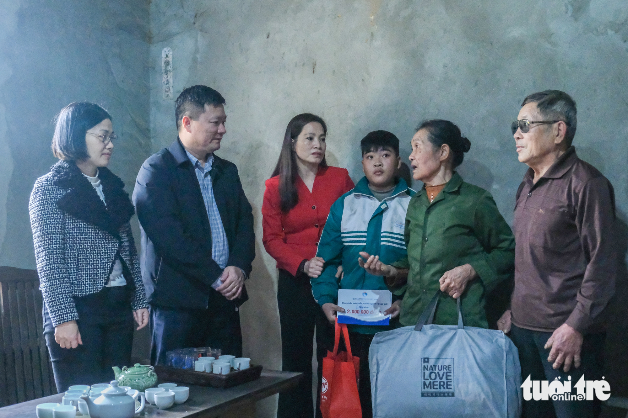 Học sinh nghèo vùng biên nhận gạo hỗ trợ của Chính phủ ngày giáp Tết - Ảnh 4. Chính phủ - Ảnh 4.