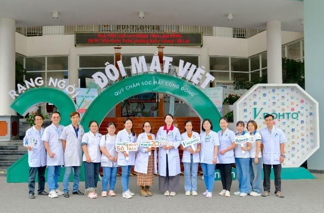 V.Rohto 20 năm mang đến hàng nghìn ca khám, mổ mắt miễn phí - Ảnh 4.