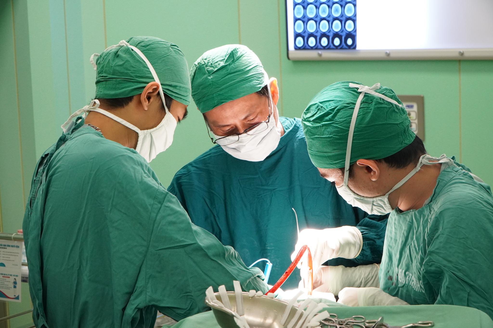 Phẫu thuật chấn thương sọ não nặng tại Bệnh viện Đa khoa Vũng Tàu, không cần chuyển tuyến - Ảnh 1.