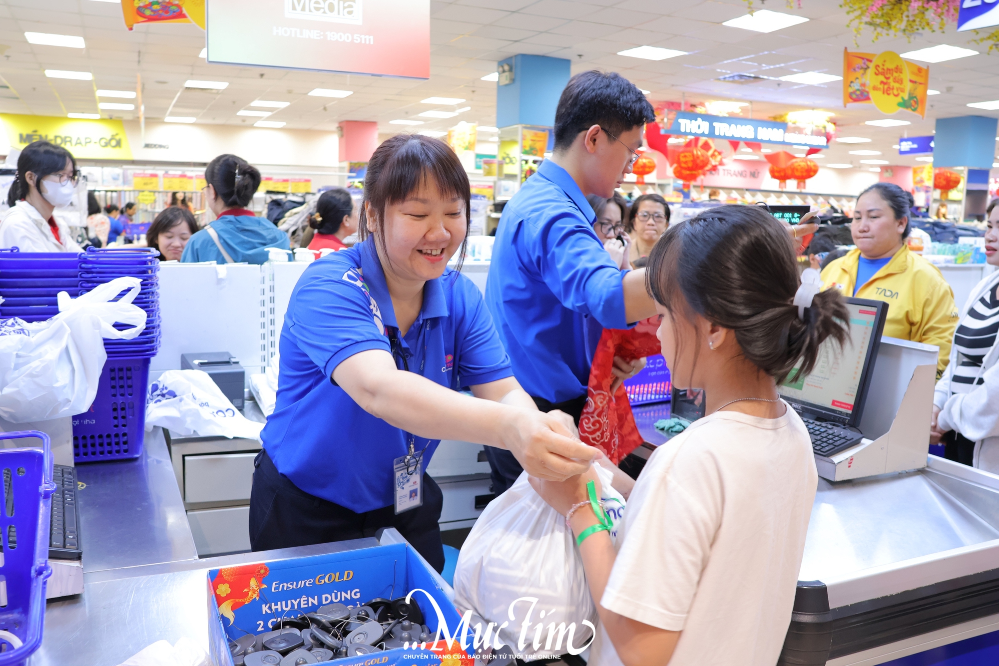 Tết cho em: Niềm vui giản dị từ những bộ quần áo mới - Ảnh 9.