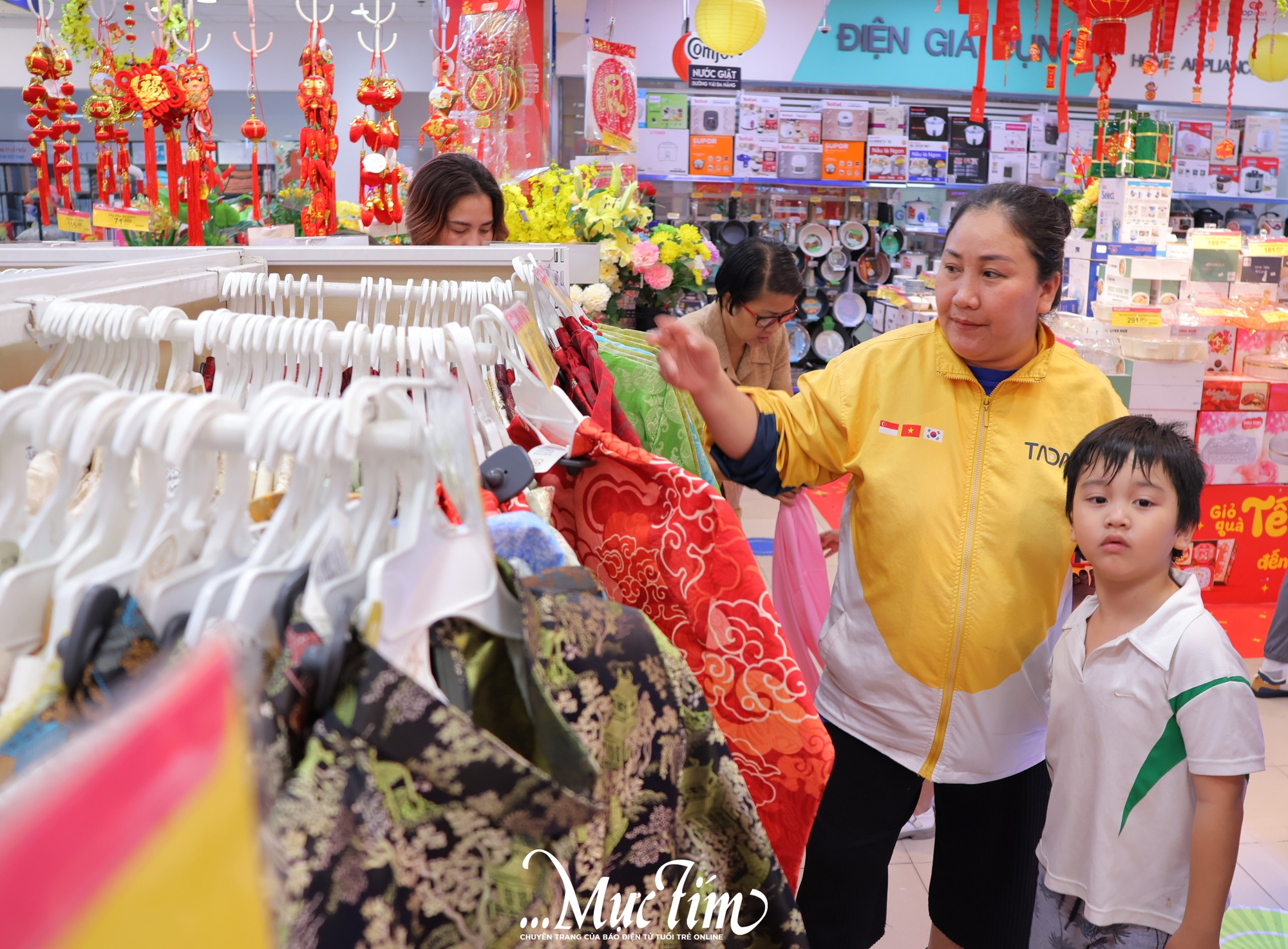 Tết cho em: Niềm vui giản dị từ những bộ quần áo mới - Ảnh 10.