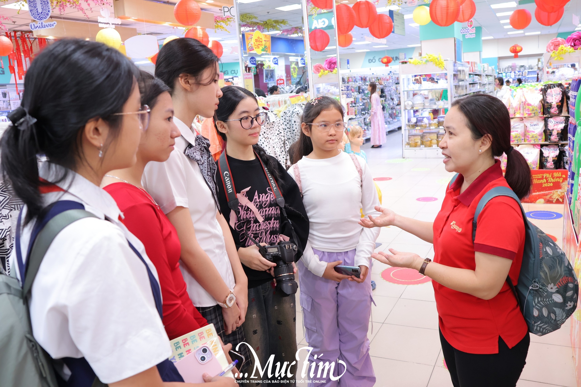 Tết cho em: Niềm vui giản dị từ những bộ quần áo mới - Ảnh 13.