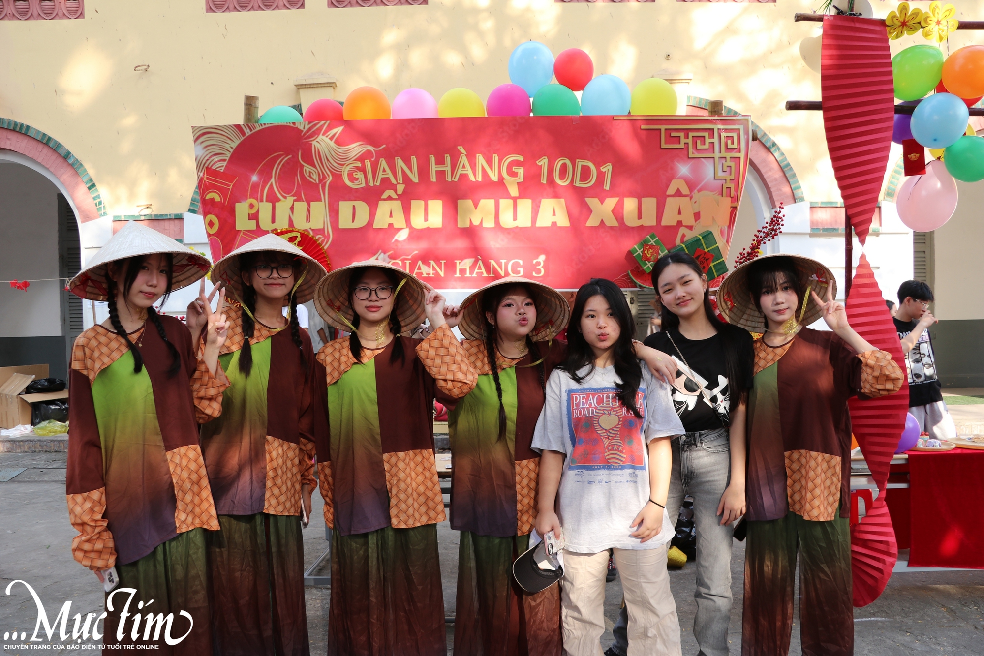 Hội xuân Trường THPT Marie Curie: Vừa vui chơi, vừa gieo mầm nhân ái - Ảnh 2.