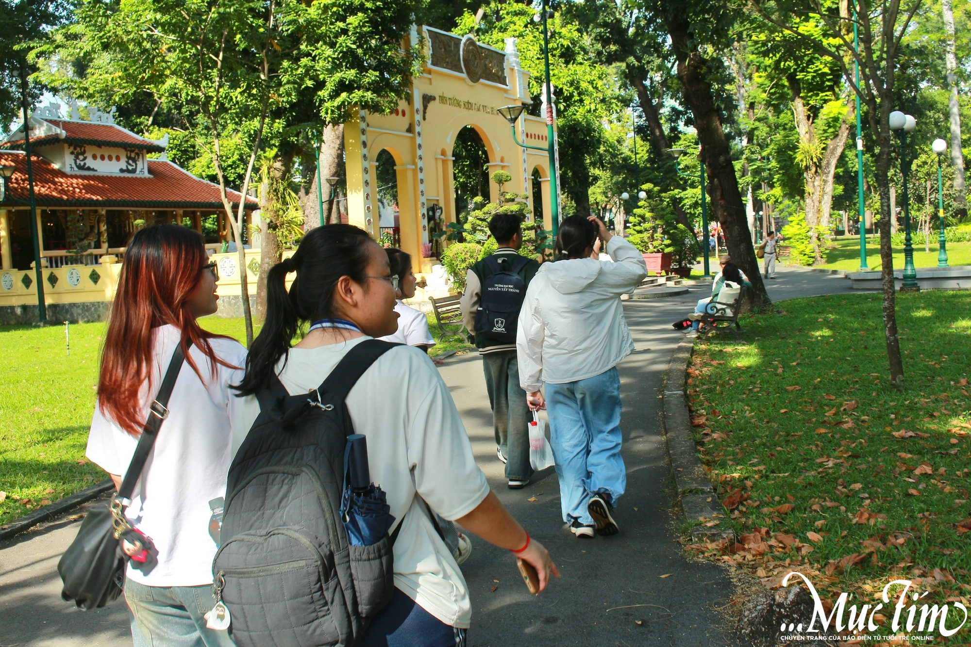 Hàng trăm học sinh đi xe buýt, tham gia trạm thử thách quanh thành phố - Ảnh 6.