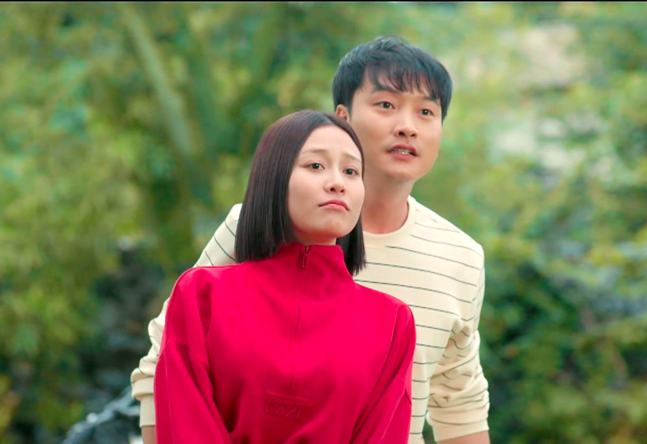 Cách em 1 milimet - Ảnh 1.