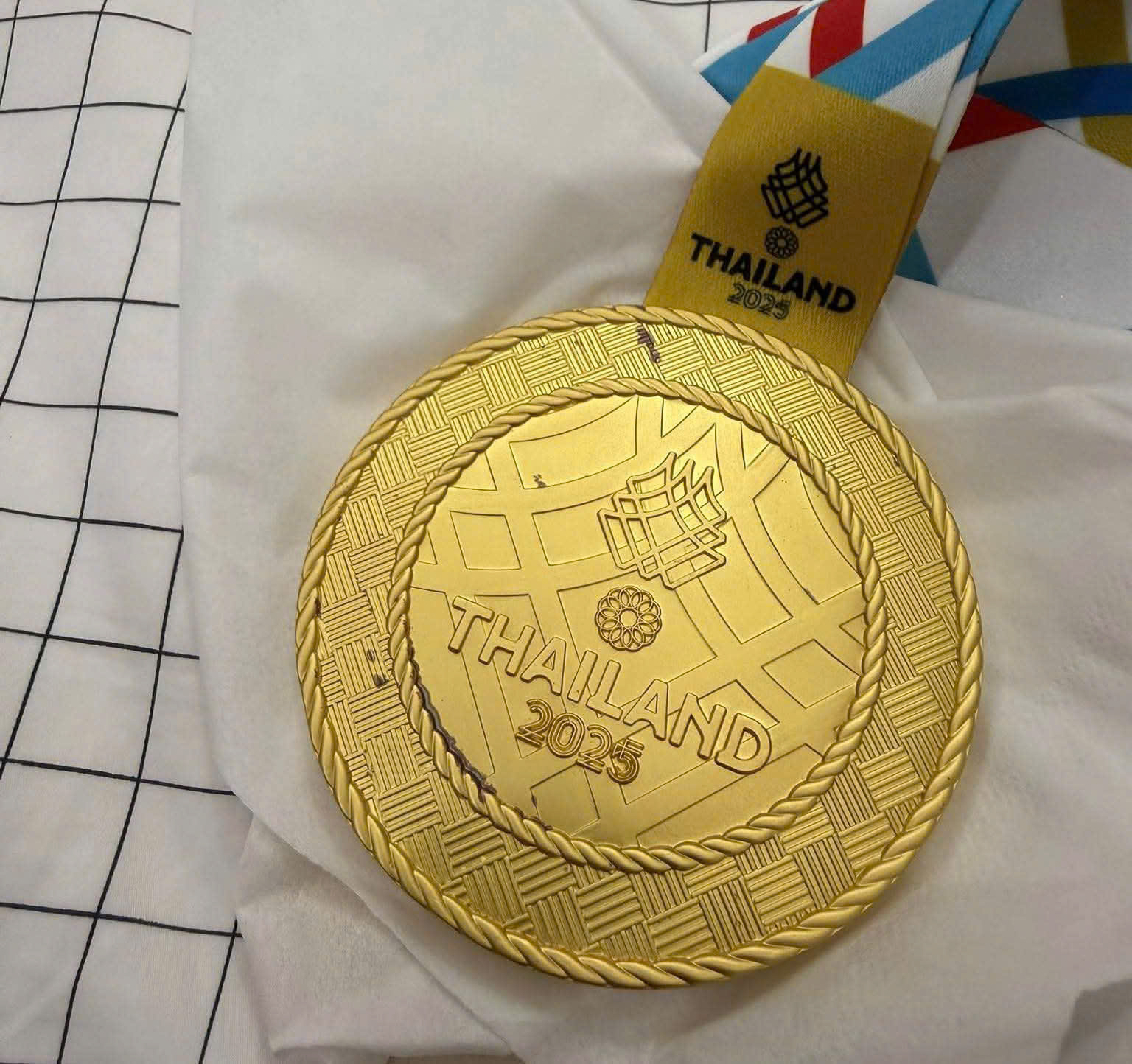 SEA Games 33 gold medal was ridiculed as being made of... chocolate - Photo 2.