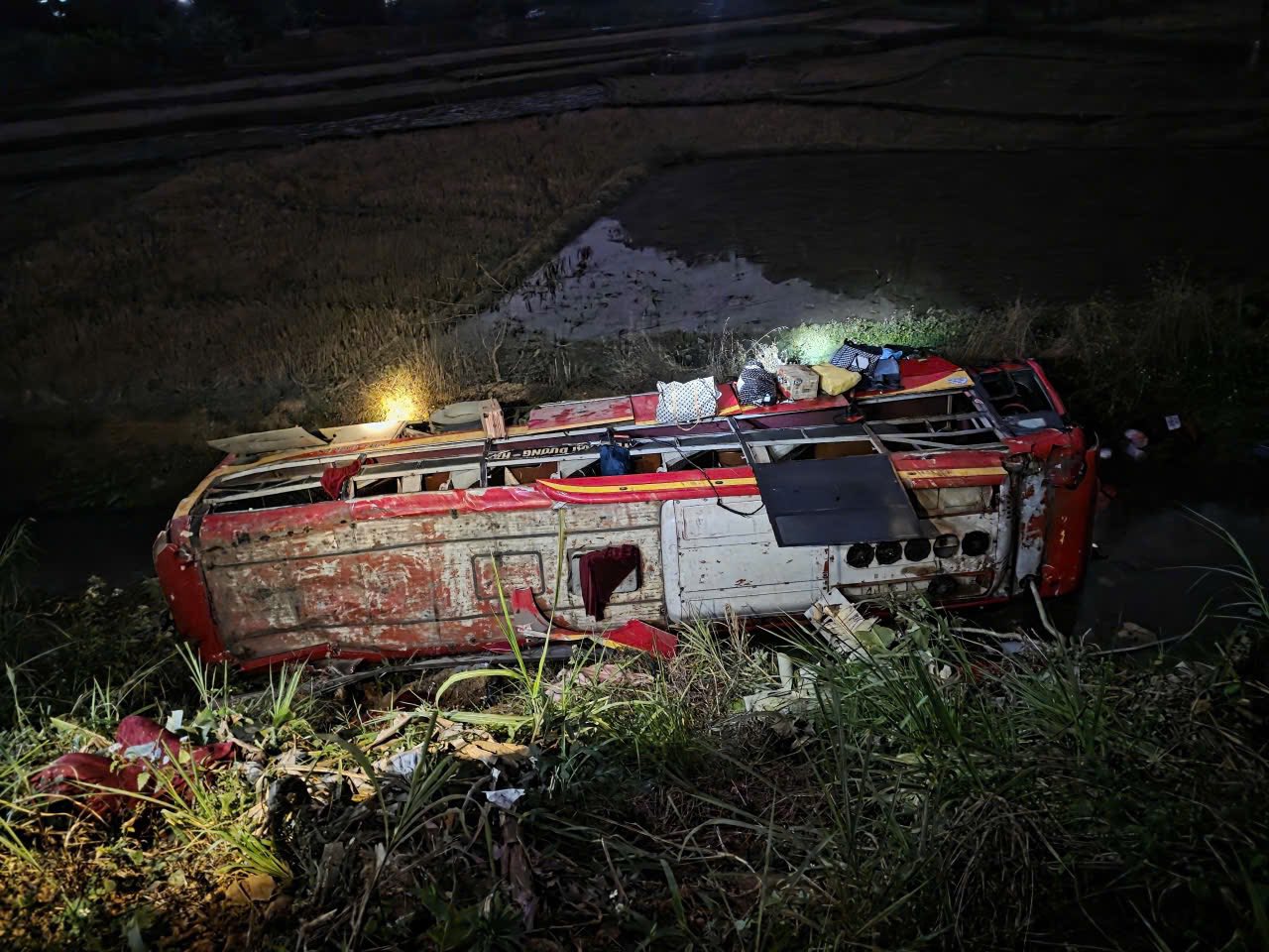 xe khách - Ảnh 1.