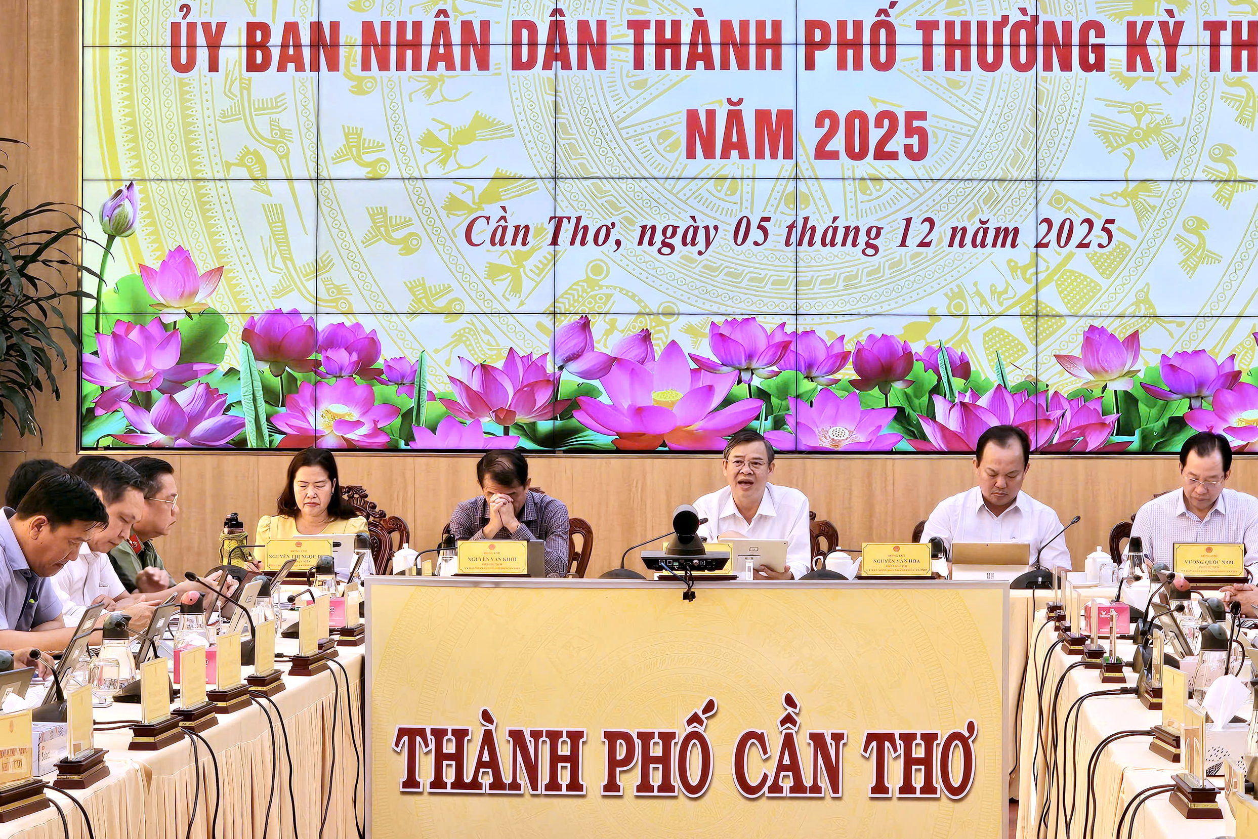 Chủ tịch Cần Thơ phân công từng thành viên UBND thành phố theo dõi 103 xã, phường - Ảnh 1.