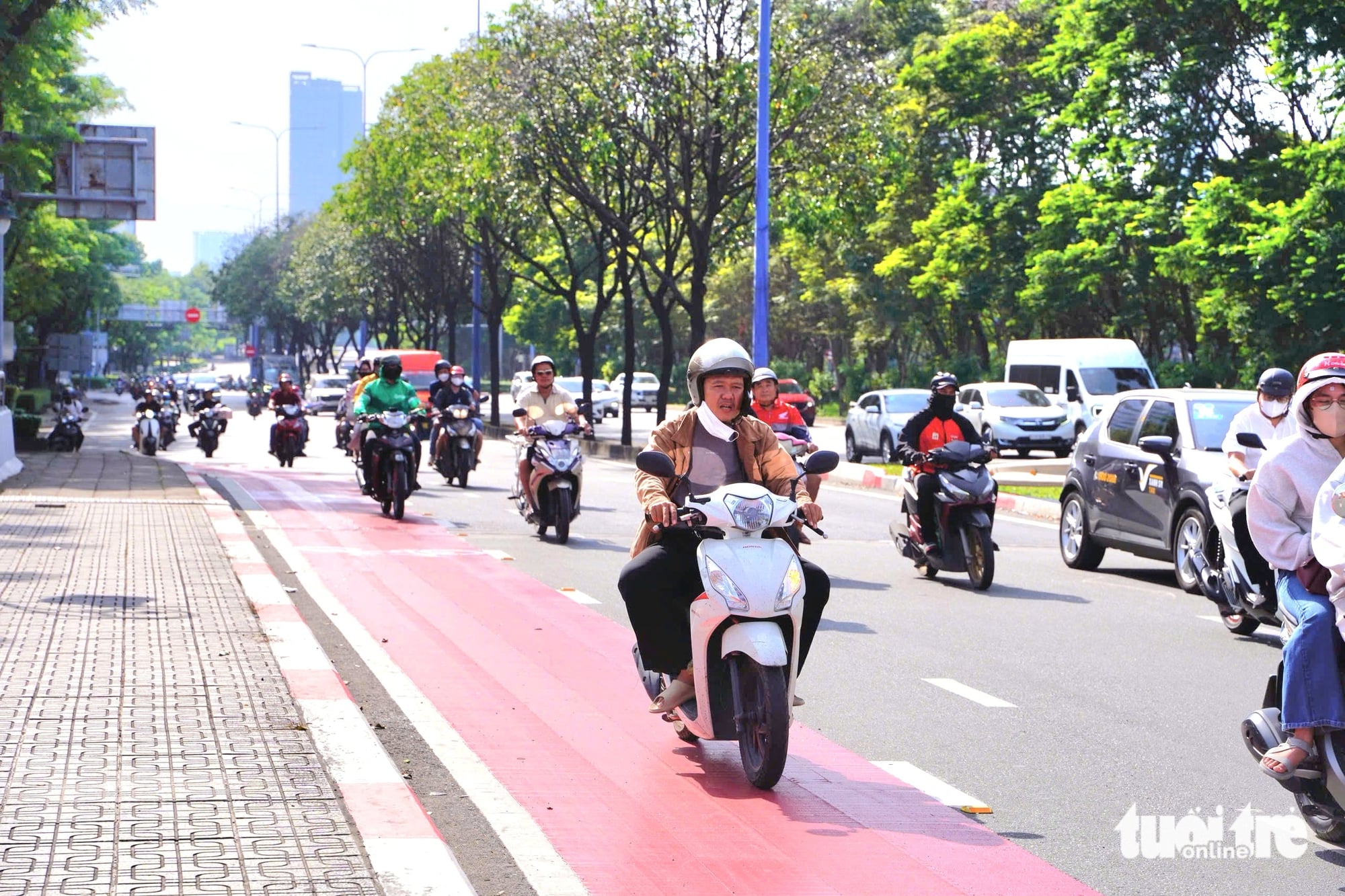 Encroaching on Ho Chi Minh City’s first bicycle-only lanes faces fines of up to $230- Ảnh 3.