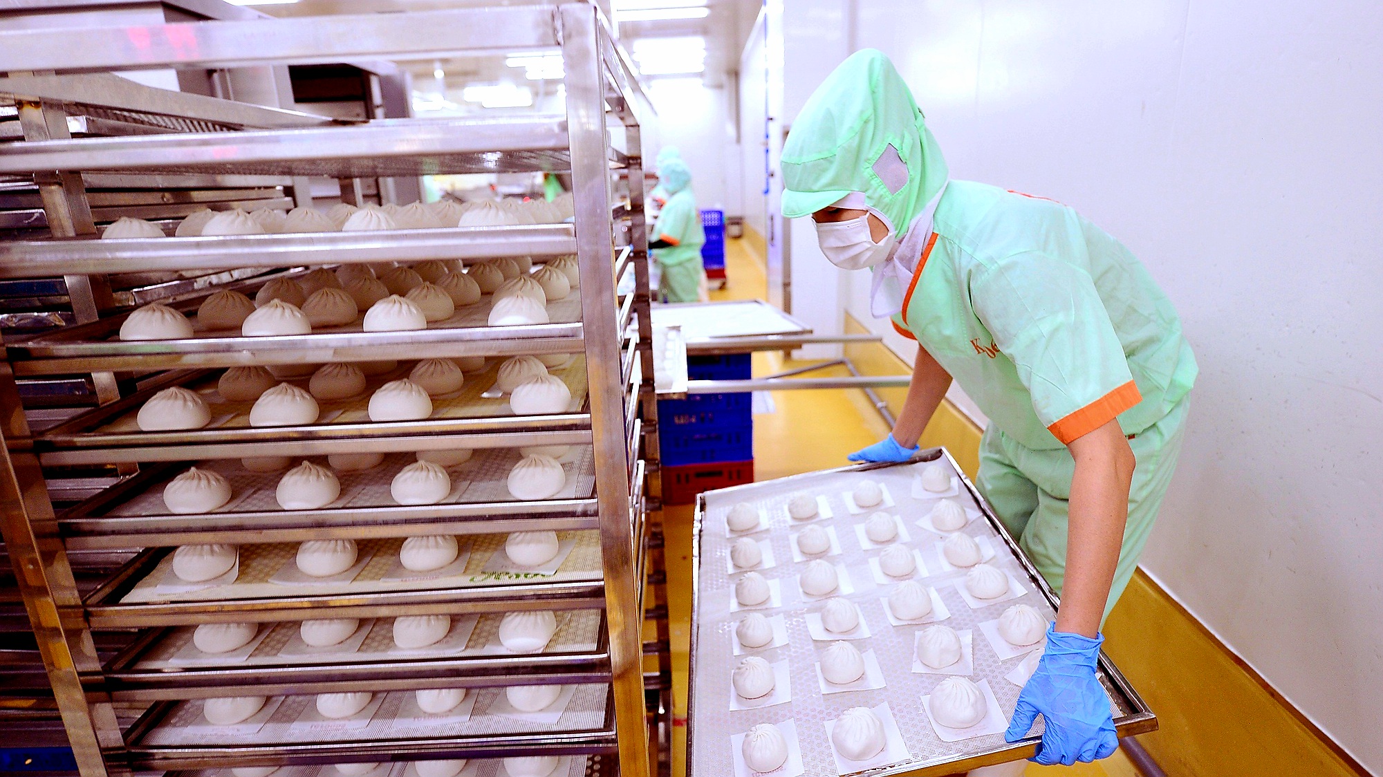 Chi lương từ 5 triệu phải chuyển khoản? - Ảnh 1.