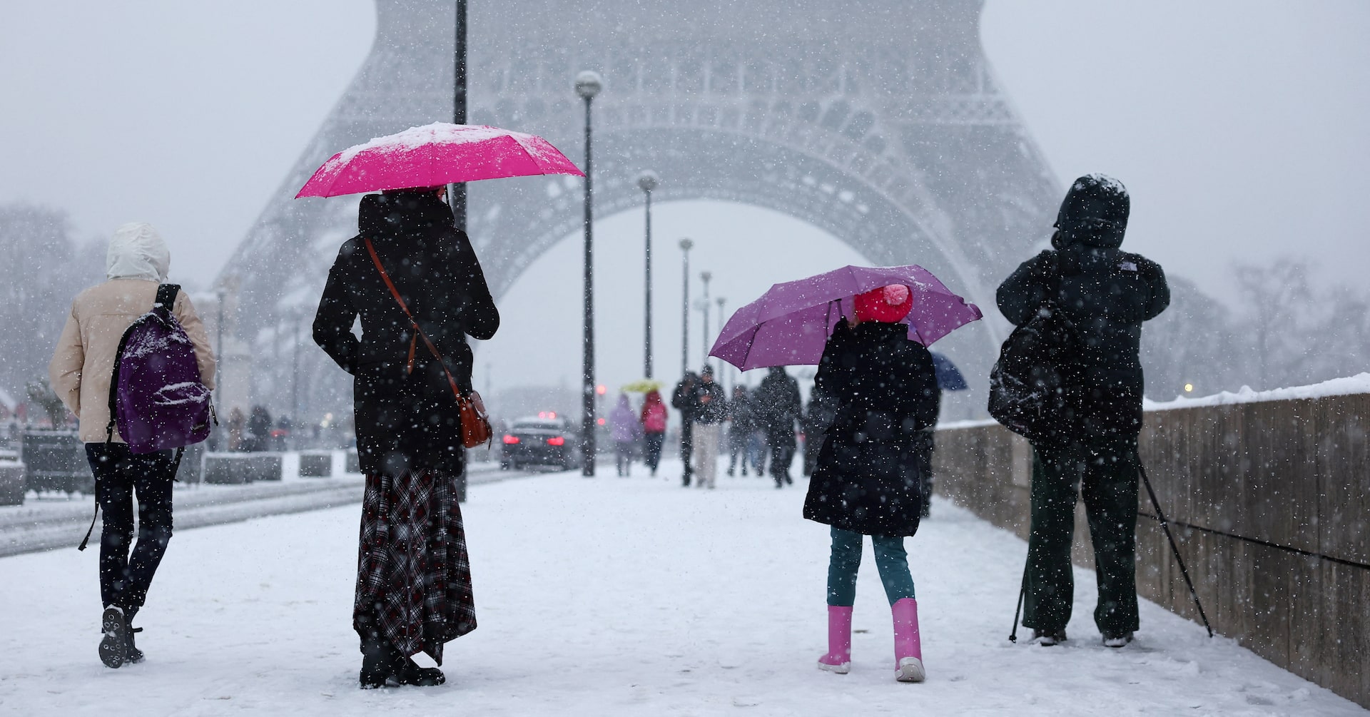 Western Europe braces for another wave of snow and ice- Ảnh 3.