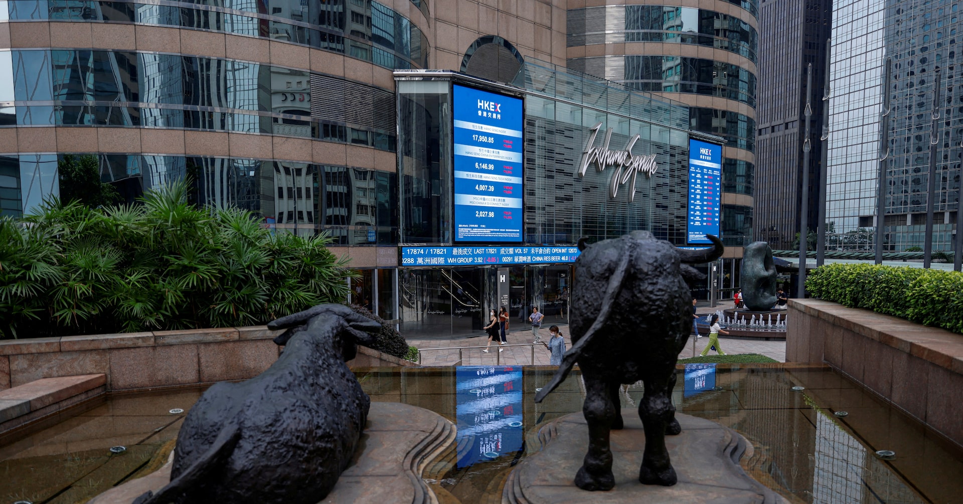 Asia stocks choppy, on track for best month in three years  - Ảnh 1.