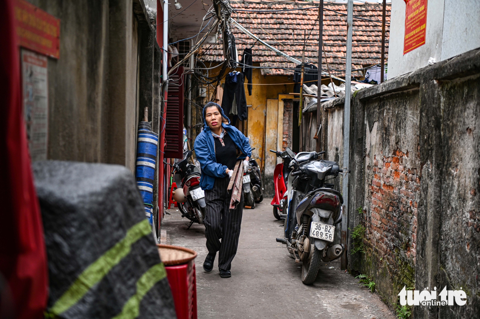 Hanoi residents move out as work begins on public square east of Hoan Kiem Lake- Ảnh 1.