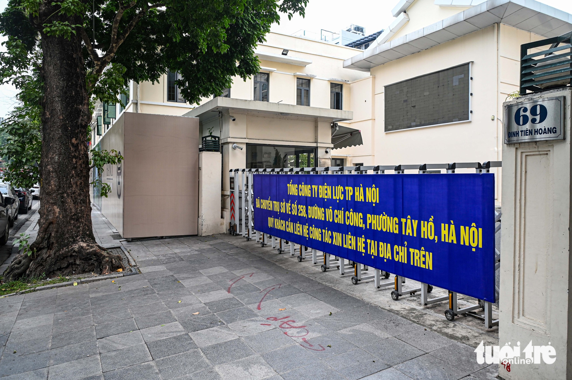Hanoi residents move out as work begins on public square east of Hoan Kiem Lake- Ảnh 22.