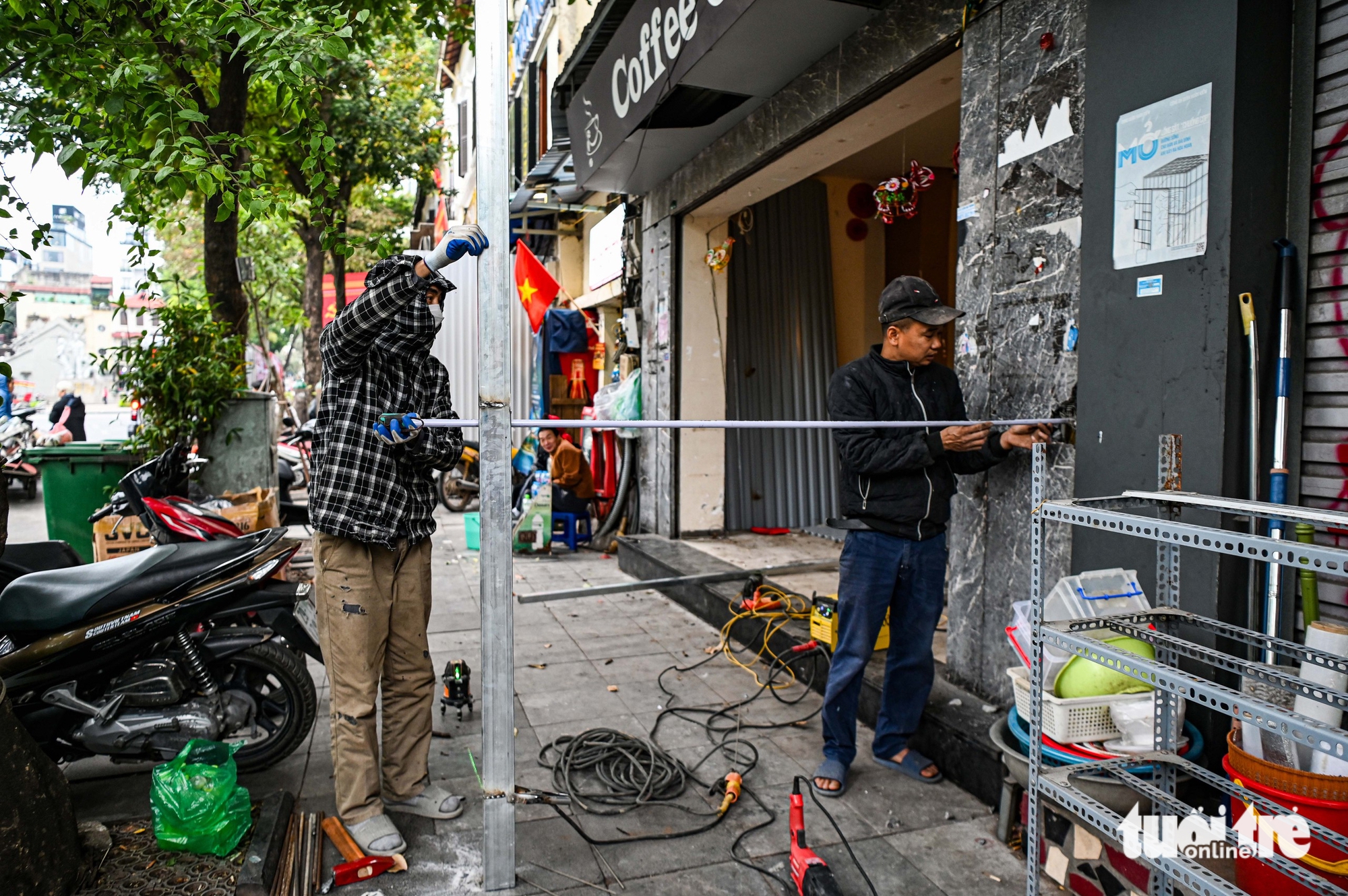 Hanoi residents move out as work begins on public square east of Hoan Kiem Lake- Ảnh 16.