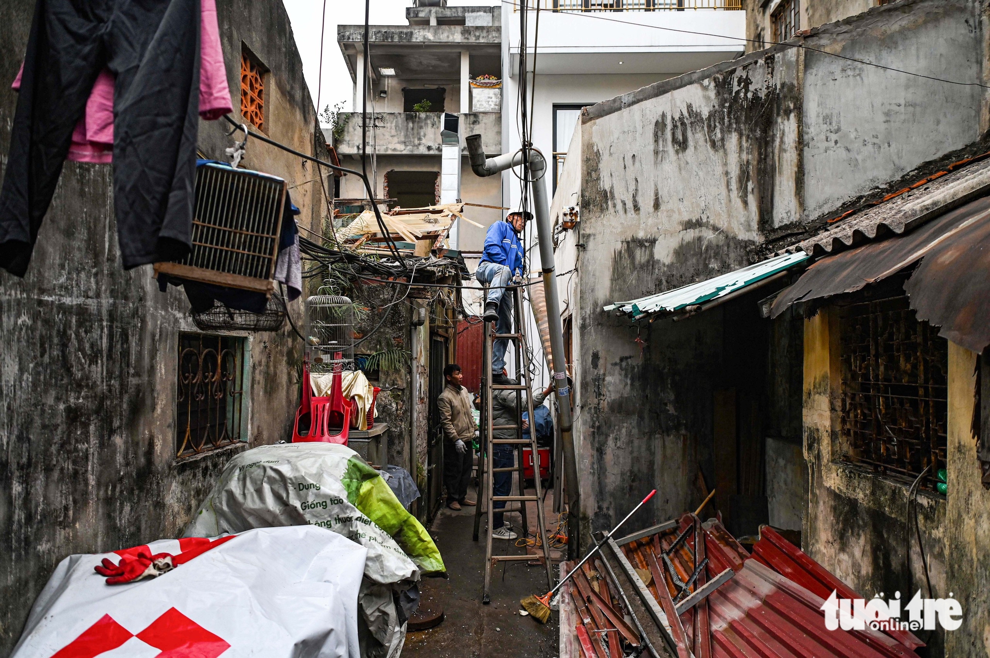 Hanoi residents move out as work begins on public square east of Hoan Kiem Lake- Ảnh 2.