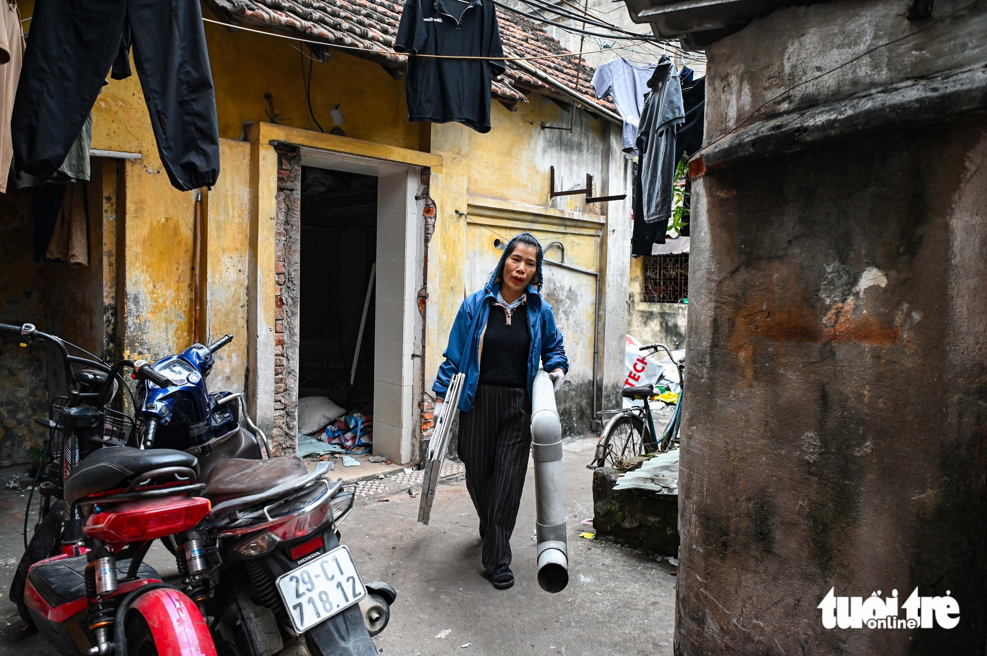 Hanoi residents move out as work begins on public square east of Hoan Kiem Lake- Ảnh 4.