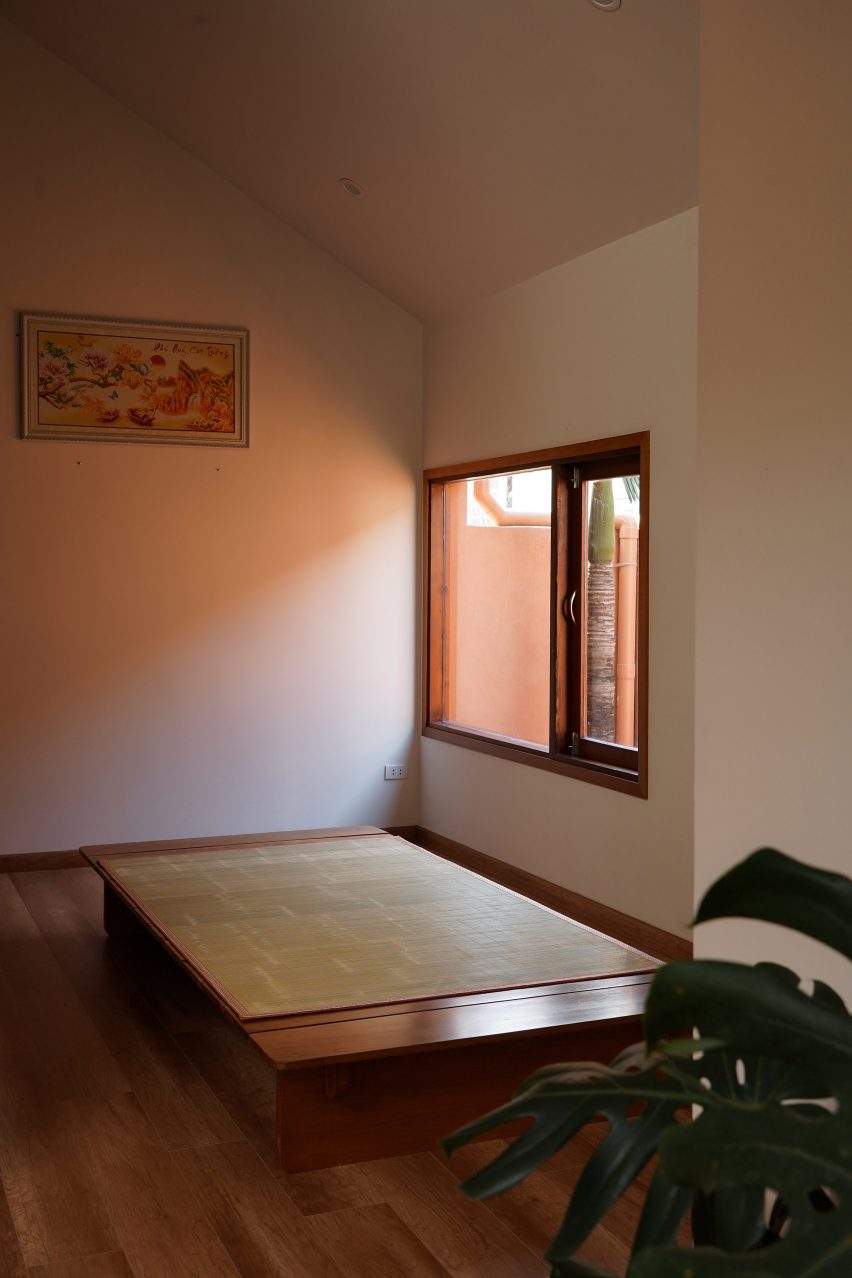 Ngôi nhà đa thế hệ ở Việt Nam vào top 5 nhà đẹp nhất tháng 12-2025 của tạp chí kiến trúc Anh - Ảnh 9.