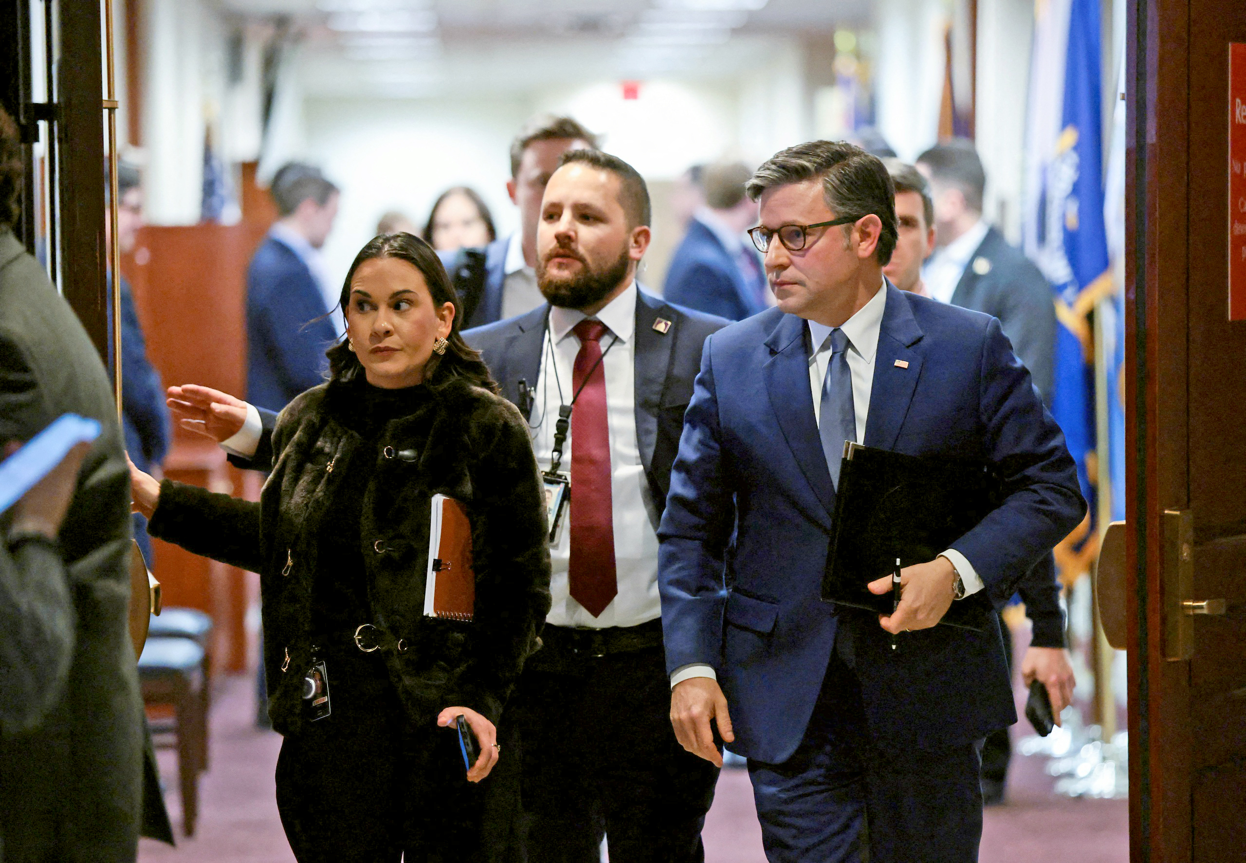 Quốc hội Mỹ có kiểm soát được hành động tiếp theo của ông Trump với Venezuela? - Ảnh 1.