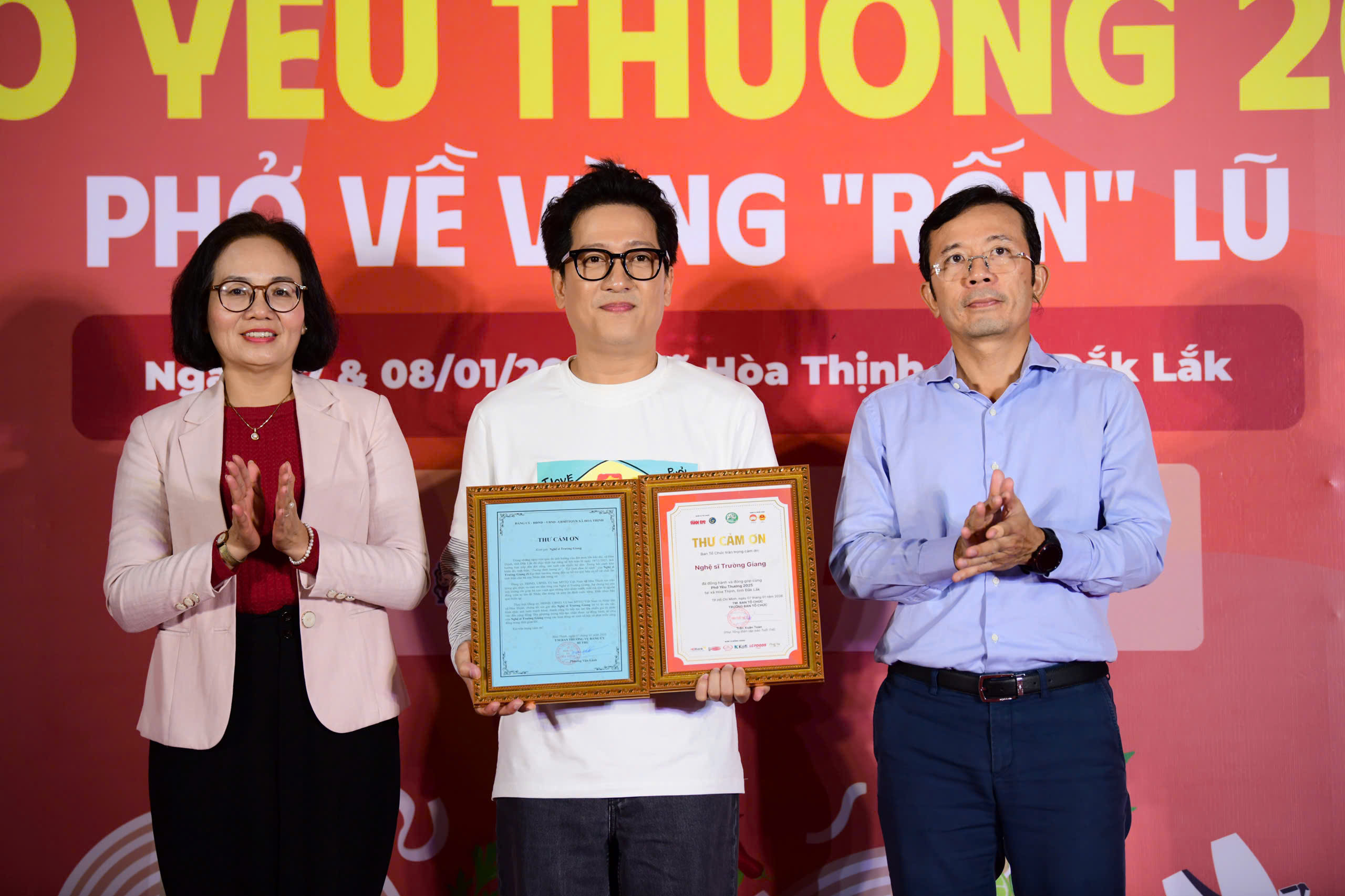 Phở yêu thương nổi lửa giữa vùng rốn lũ Hòa Thịnh - Ảnh 9.