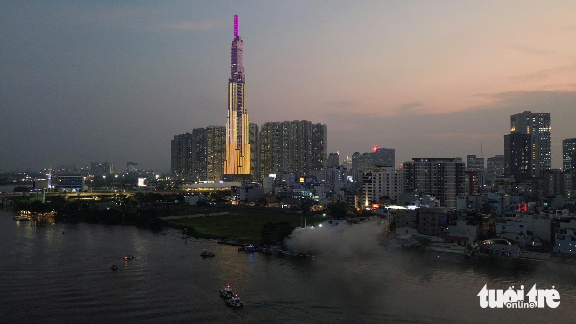 Cháy tàu du lịch trên sông Sài Gòn - Ảnh 12.