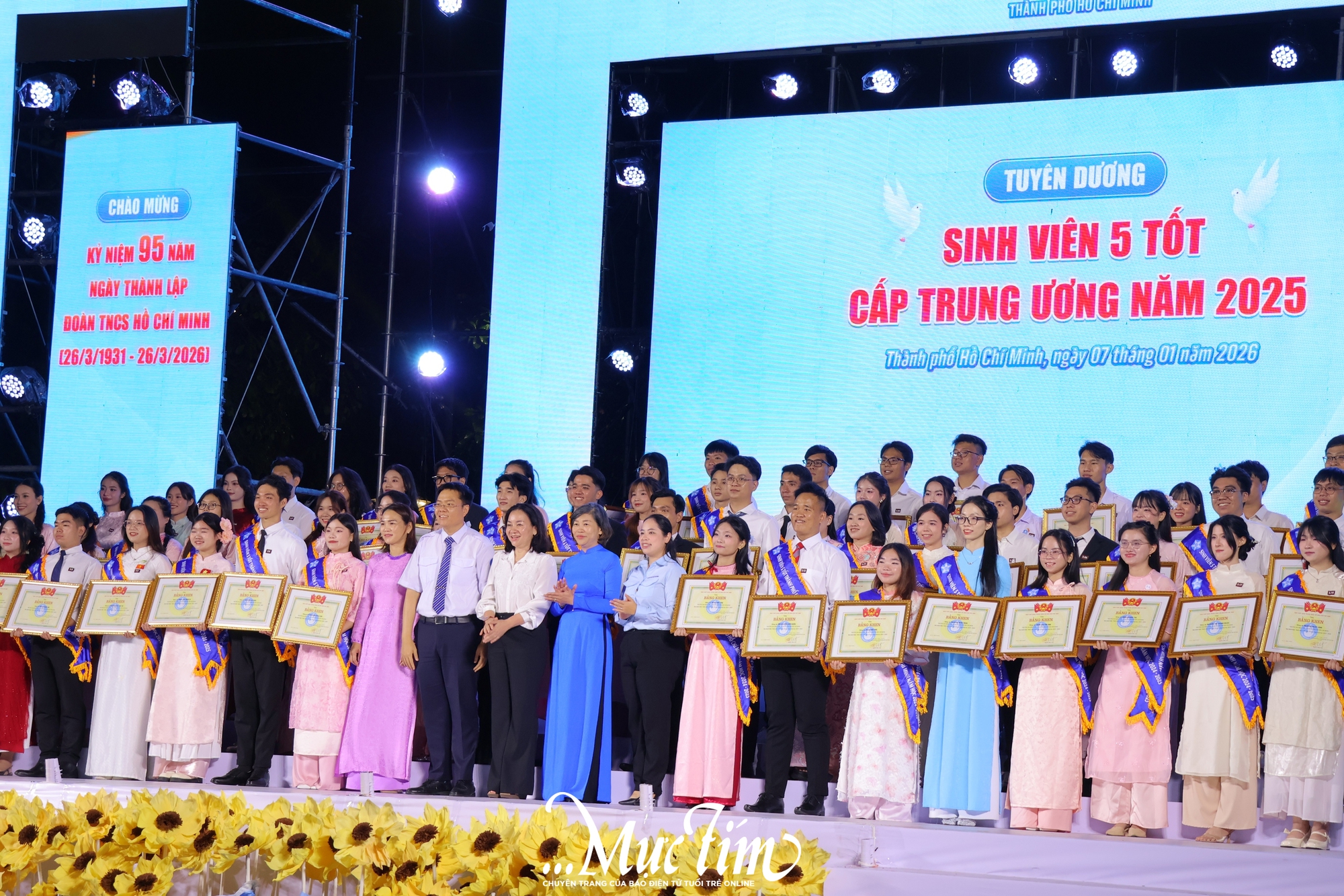 Tuyên dương 1483 học sinh, sinh viên tiêu biểu TP.HCM - Ảnh 5.