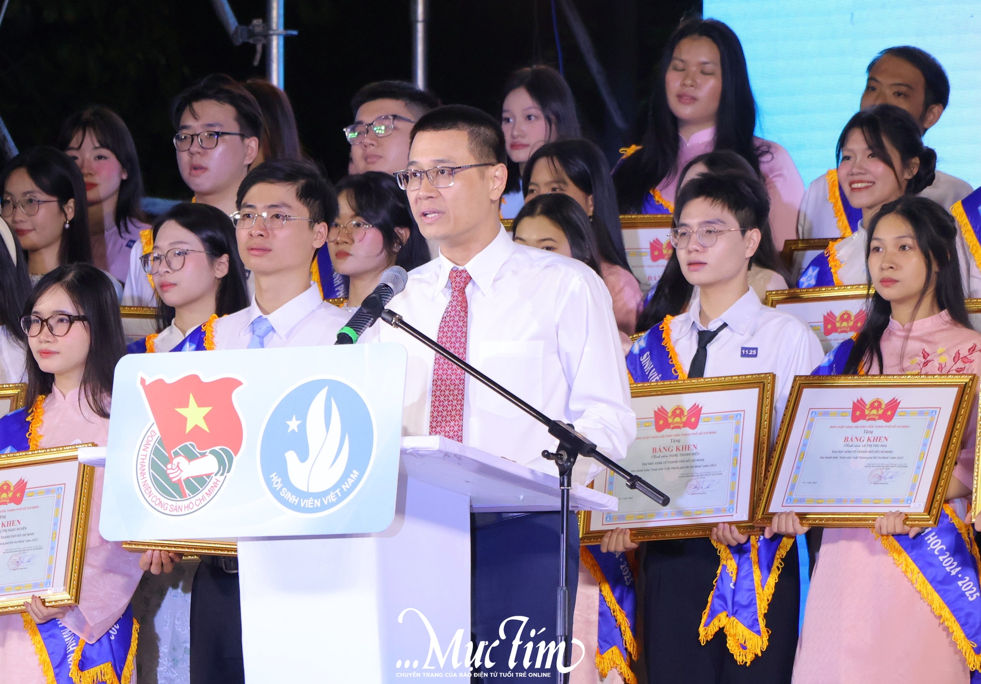 Tuyên dương 1483 học sinh, sinh viên tiêu biểu TP.HCM - Ảnh 6.