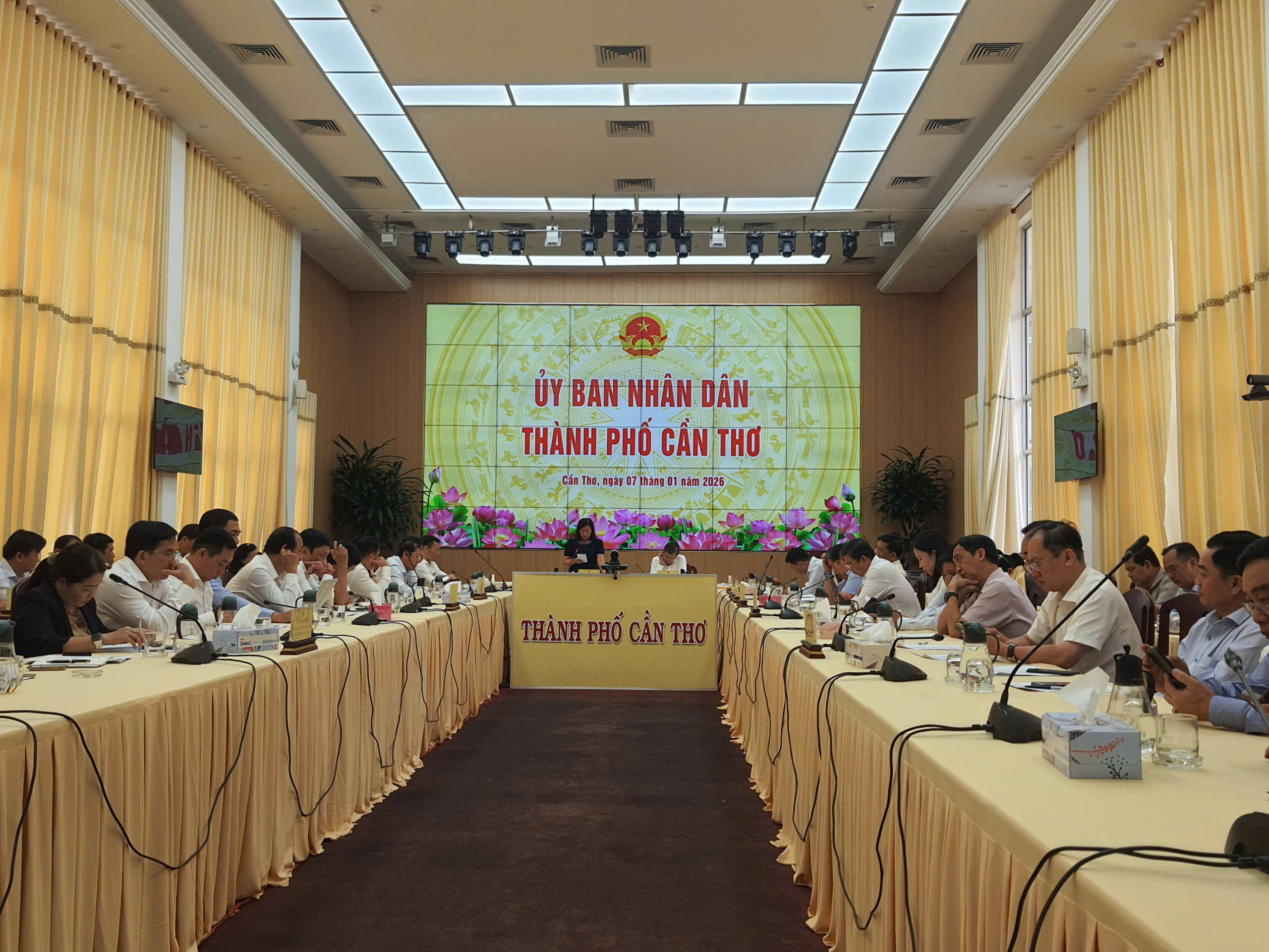 Cần Thơ: Hàng loạt bệnh viện xuống cấp, thiết bị hư hỏng - Ảnh 1.