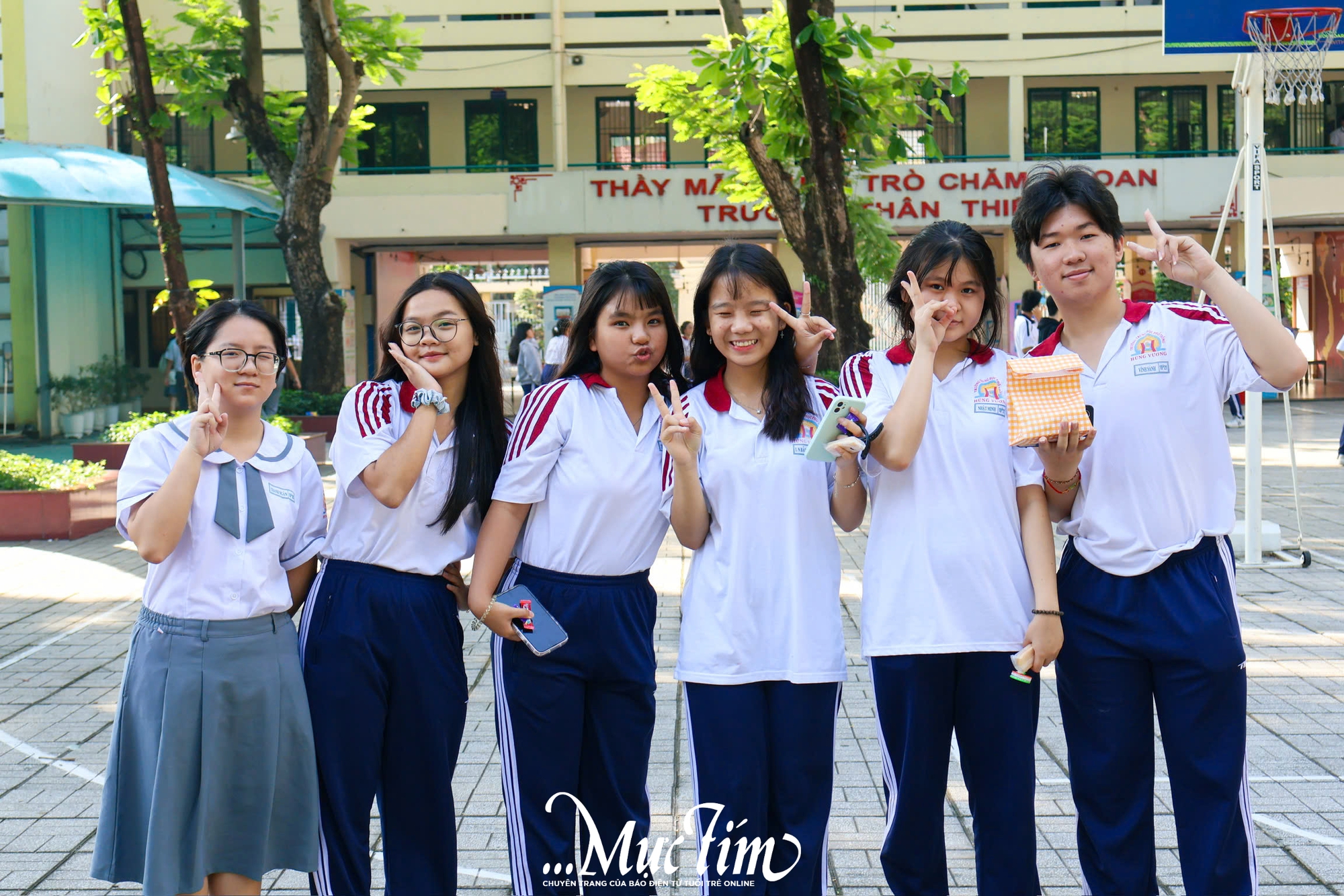 Học sinh Trường THPT Hùng Vương ‘Tiếp sức truyền thống’ trong giờ ra chơi vui vẻ - Ảnh 11.