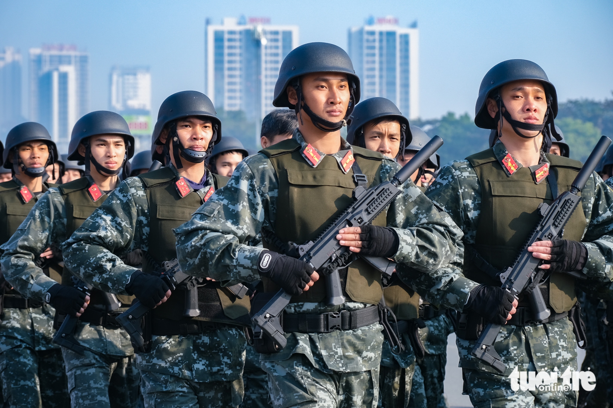 Elite police, VIP guards rehearse security plan for Vietnam’s 14th National Party Congress - Ảnh 13.