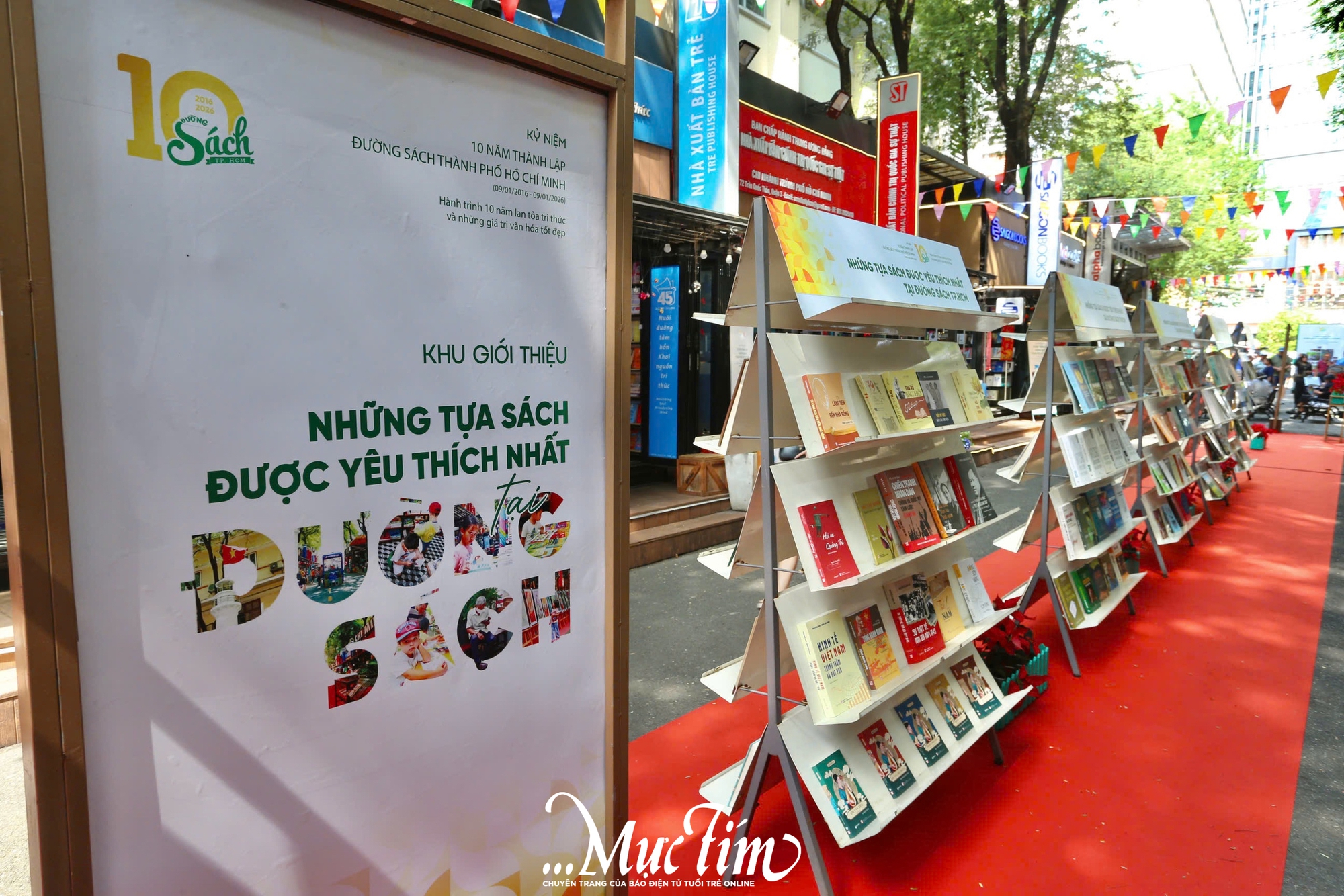 Nhiều không gian đọc sách thú vị tại Đường sách TP.HCM nhân dịp kỷ niệm 10 năm - Ảnh 4.