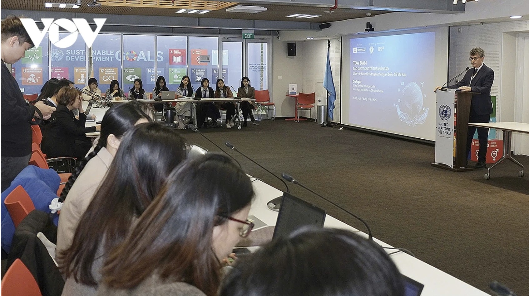 chatbot Grok - Ảnh 2.