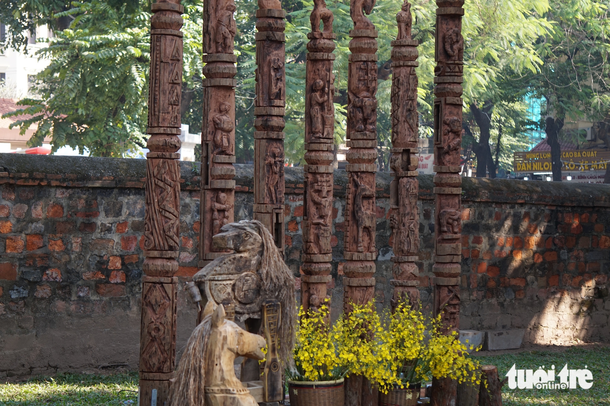 Vietnam folk wood sculptures showcased at Hanoi heritage site- Ảnh 5.