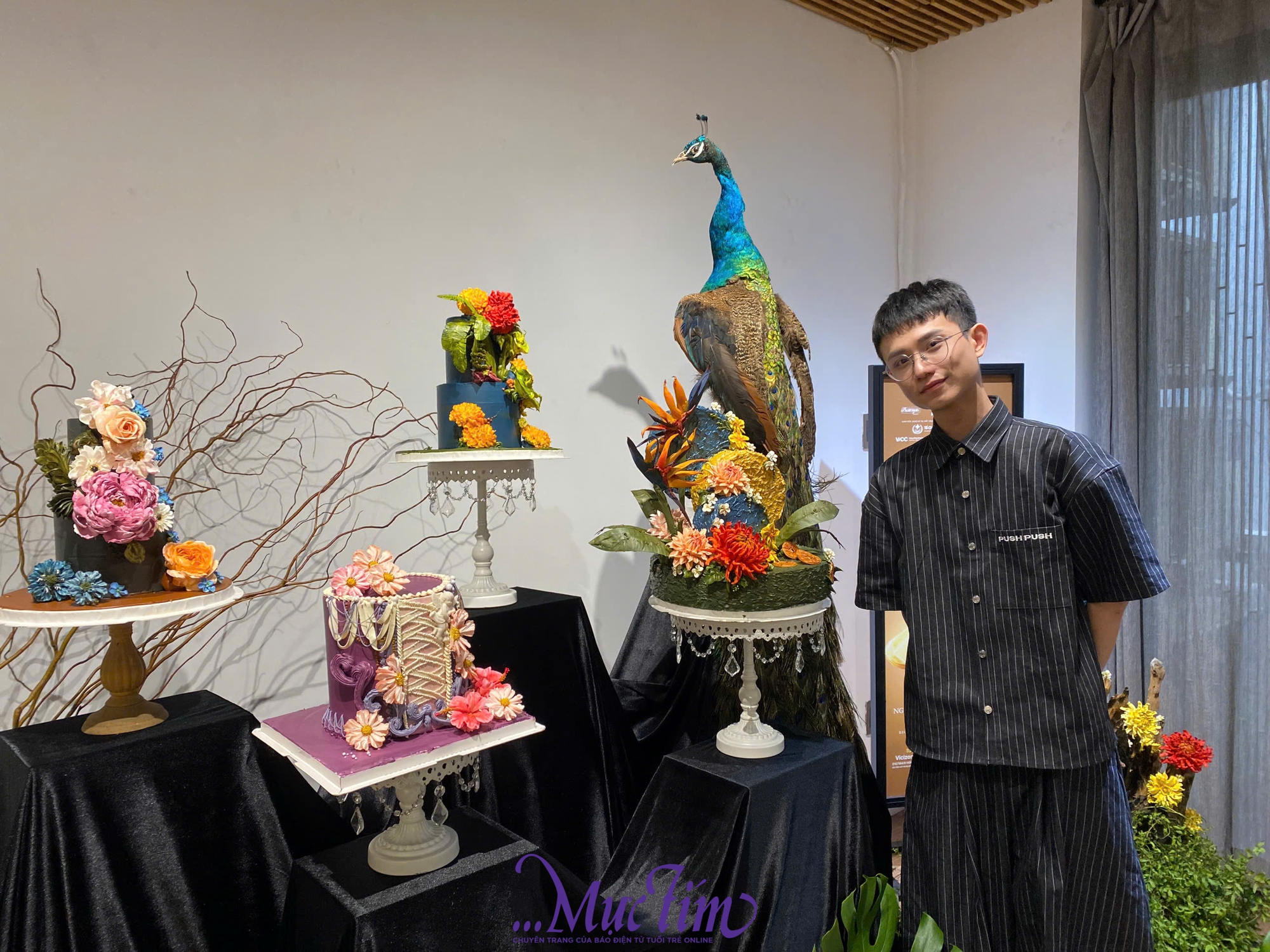 Độc đáo với nghệ thuật hoa kem qua bàn tay của nghệ sĩ làm bánh gen Z - Ảnh 1.