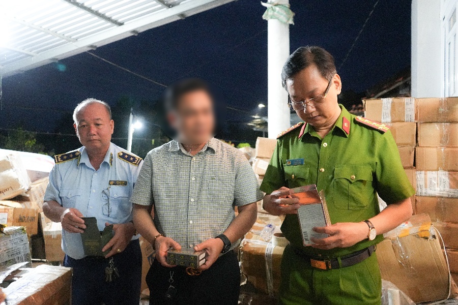 nước hoa giả - Ảnh 1.