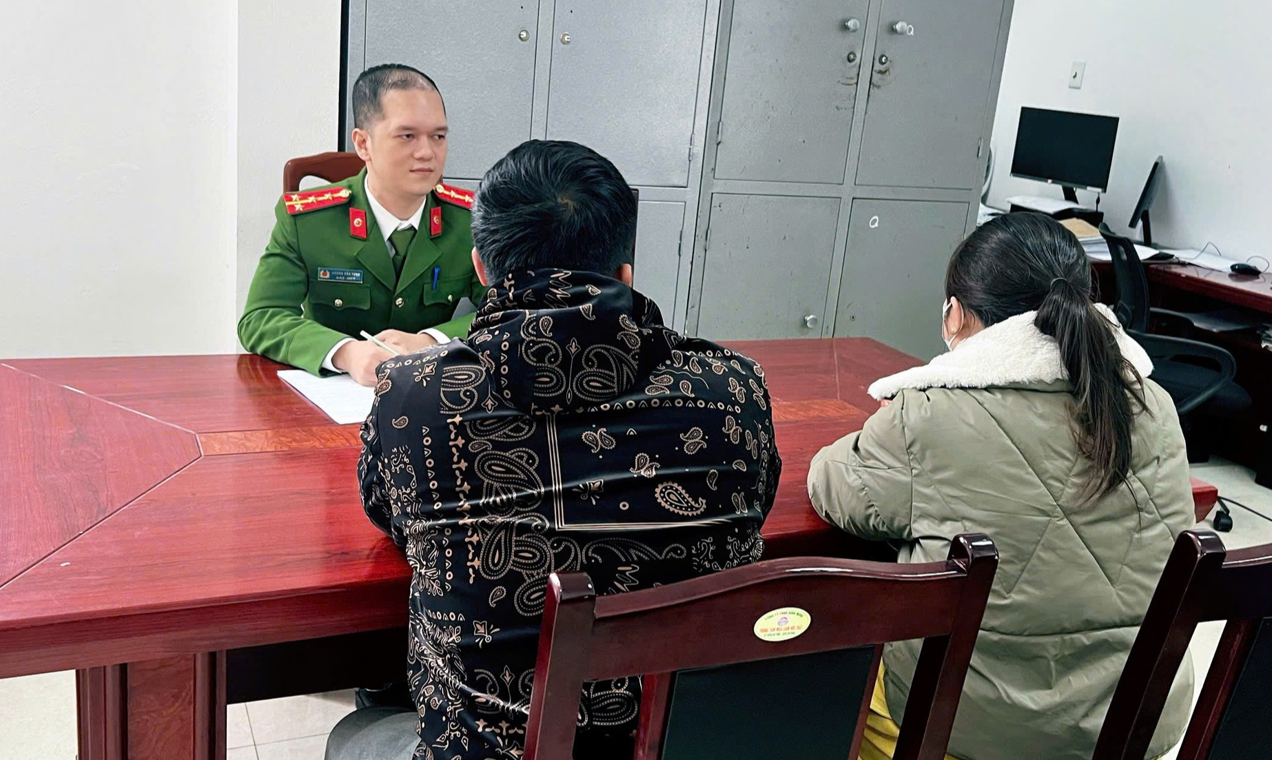 Bị phạt vì đăng tin ‘con rể ngủ với mẹ vợ' nhằm tăng tương tác để bán hàng online - Ảnh 1.