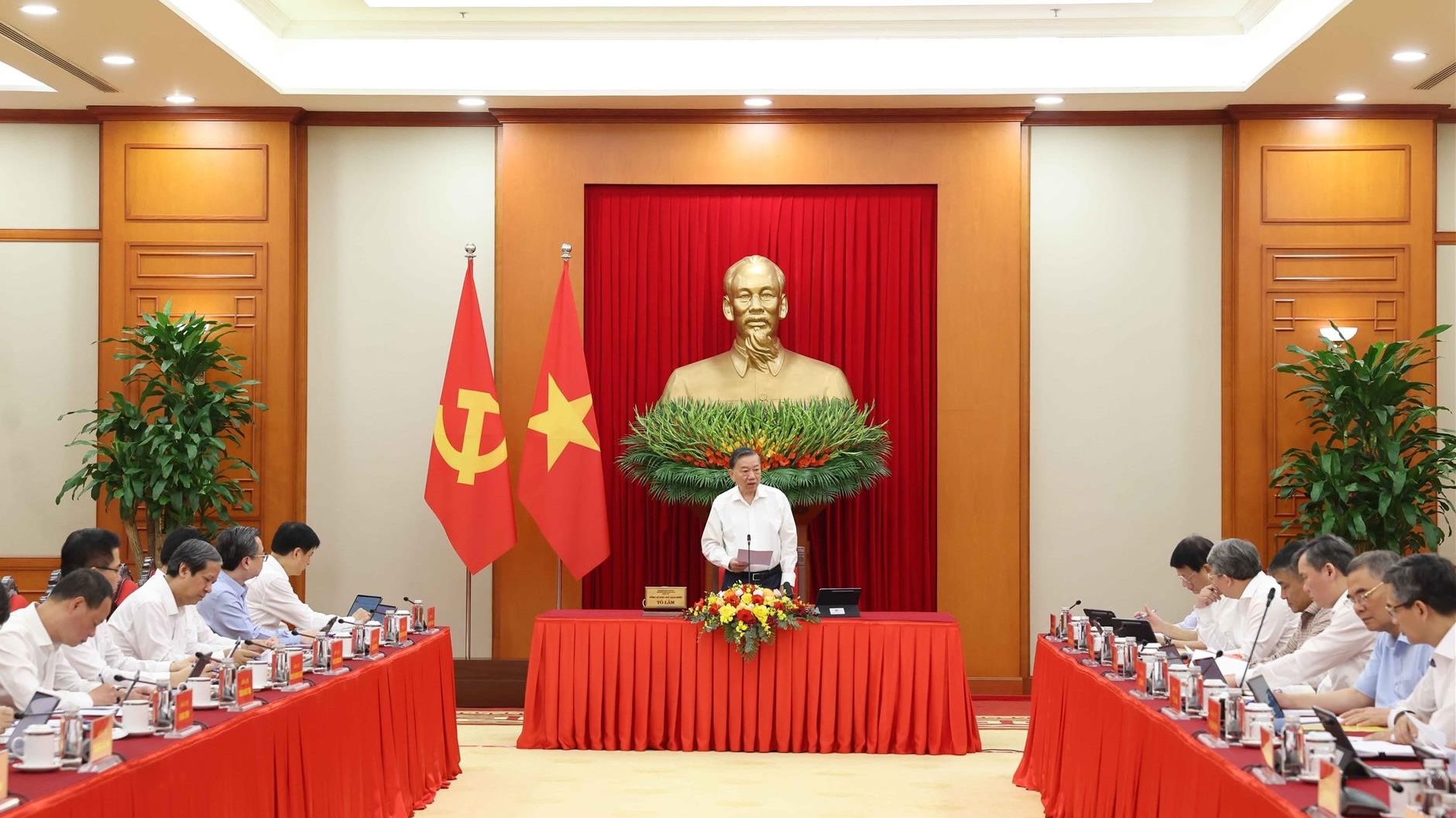 Tổng Bí thư, Chủ tịch nước: Có việc lớn thì tìm người giỏi nhất để giao, không bó hẹp trong biên chế - Ảnh 3.