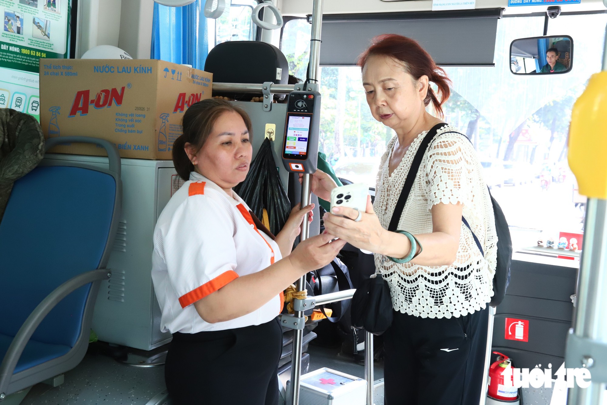 TP.HCM ngày đầu xác thực khi đi xe buýt miễn phí, người dân nói 'đã quá quen' - Ảnh 4.