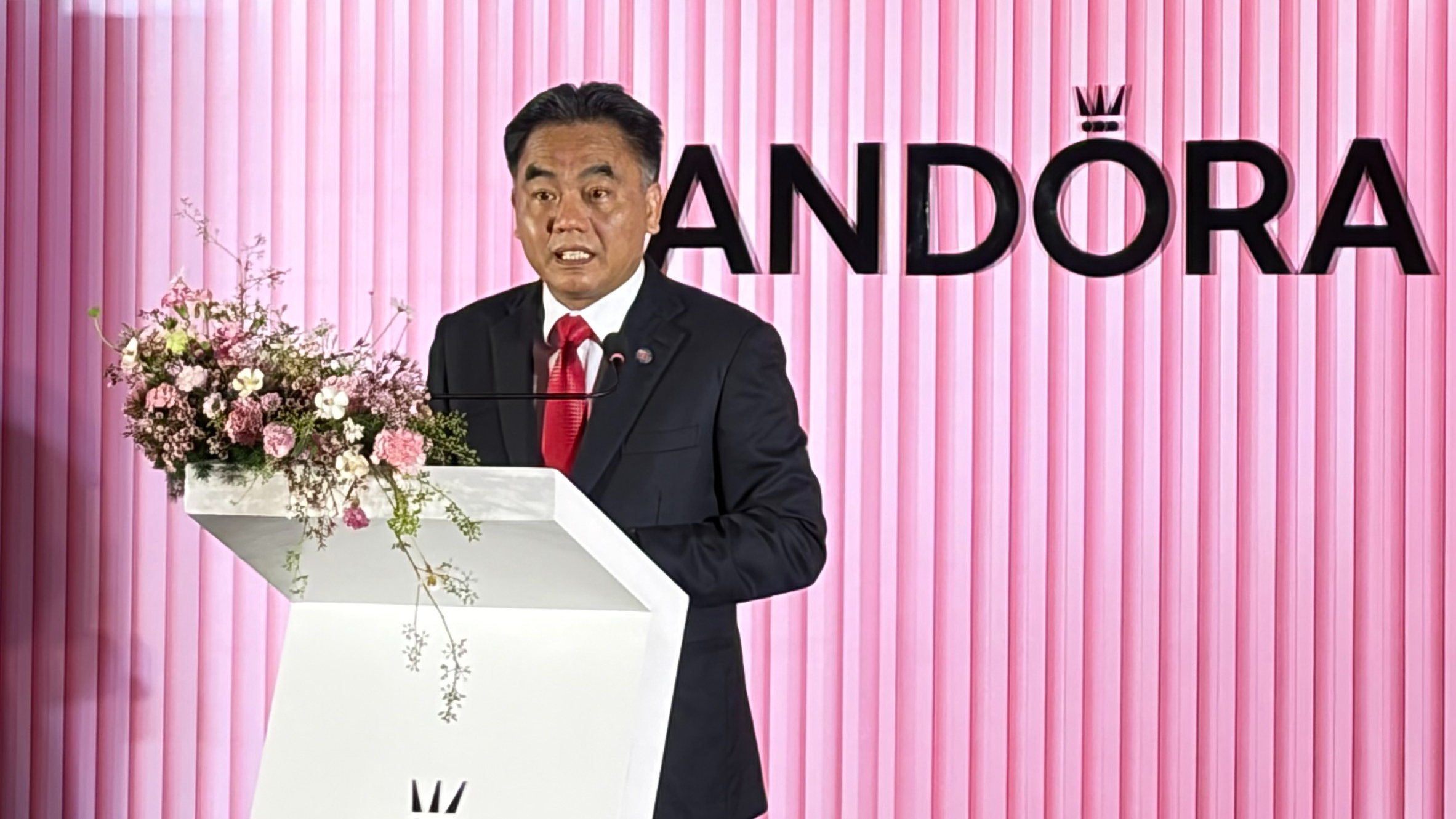 Việt Nam thành cứ điểm chế tác trang sức tinh xảo của Pandora - Ảnh 1.