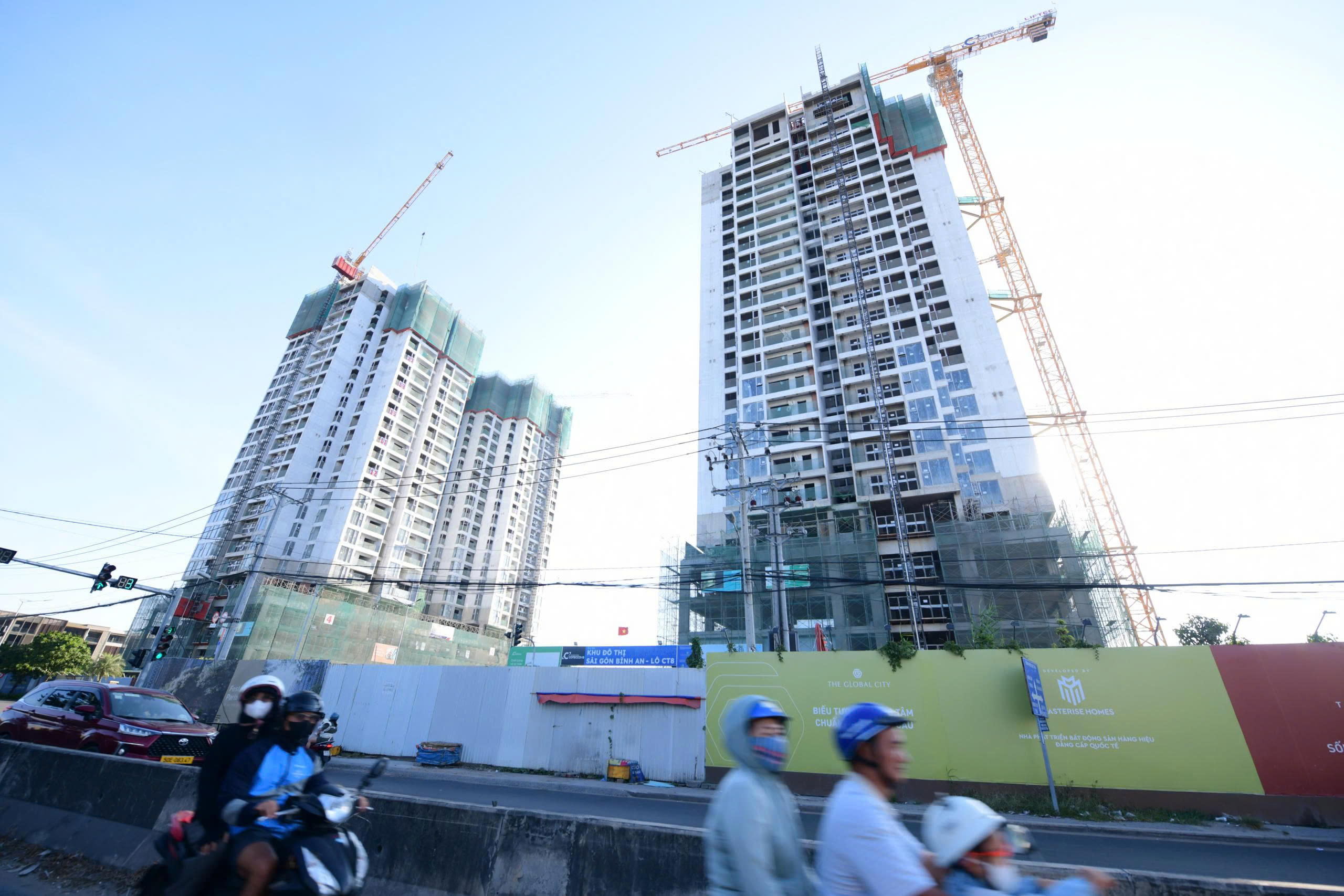 Lãi suất tăng cao: bên cười nụ, kẻ khóc thầm - Ảnh 1.
