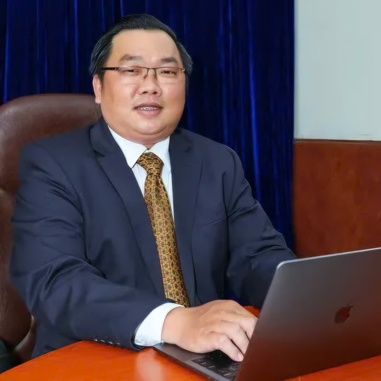 Phó chủ tịch UBND phường Nhiêu Lộc, TP.HCM chuyển công tác làm hiệu phó Trường THPT Nguyễn Hữu Thọ - Ảnh 1.