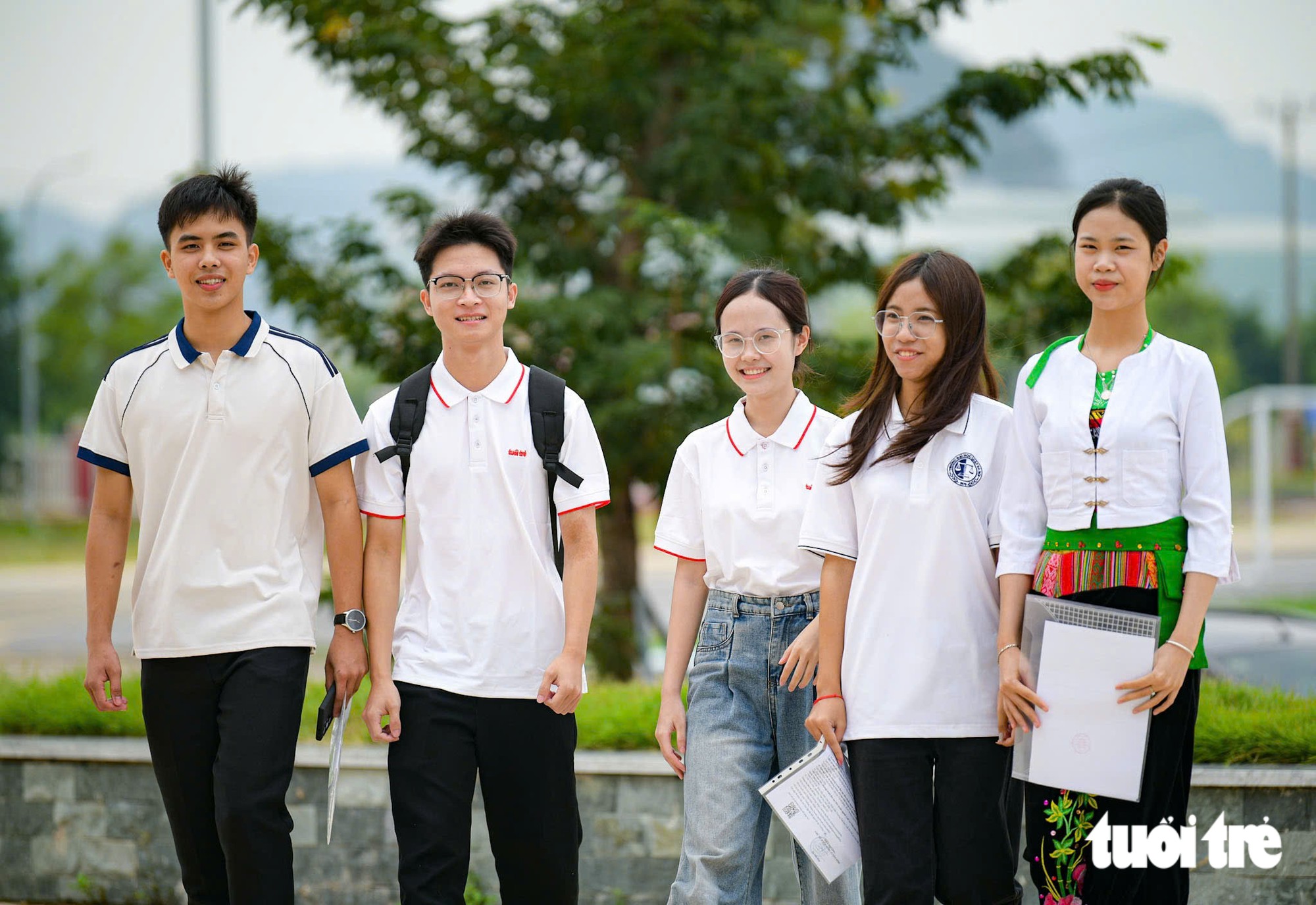 Cuộc hội ngộ của nữ Đại biểu Quốc hội và nữ SV mồ côi cha mẹ được giúp 50 triệu đồng - Ảnh 1.