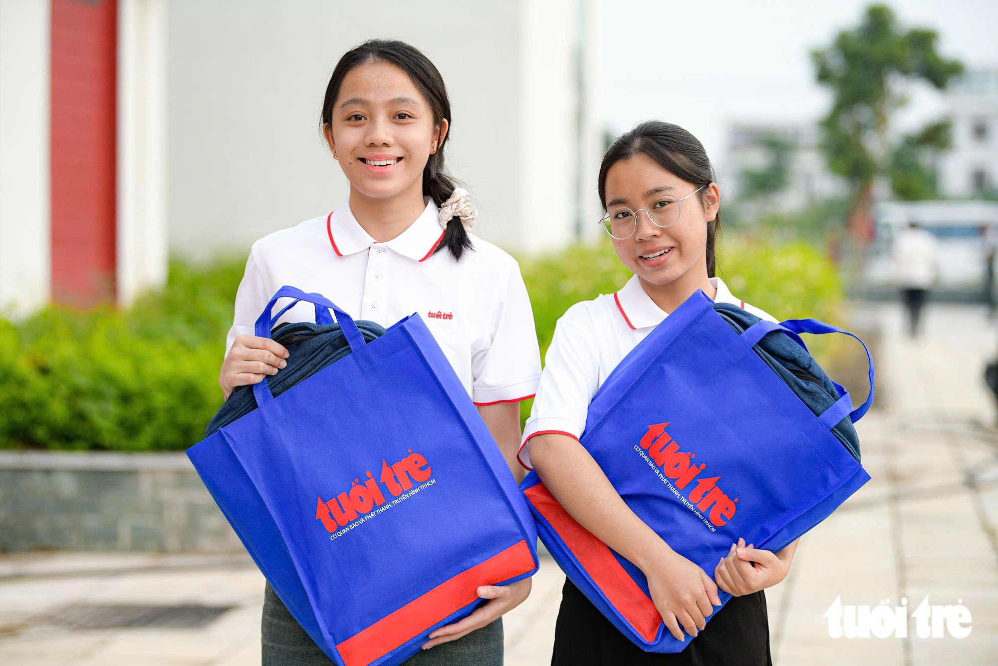 Tặng 50 triệu đồng cho nữ SV Hàng hải: 'Quá khứ toàn niềm đau và mặc cảm, nhưng tôi không khóc' - Ảnh 21.