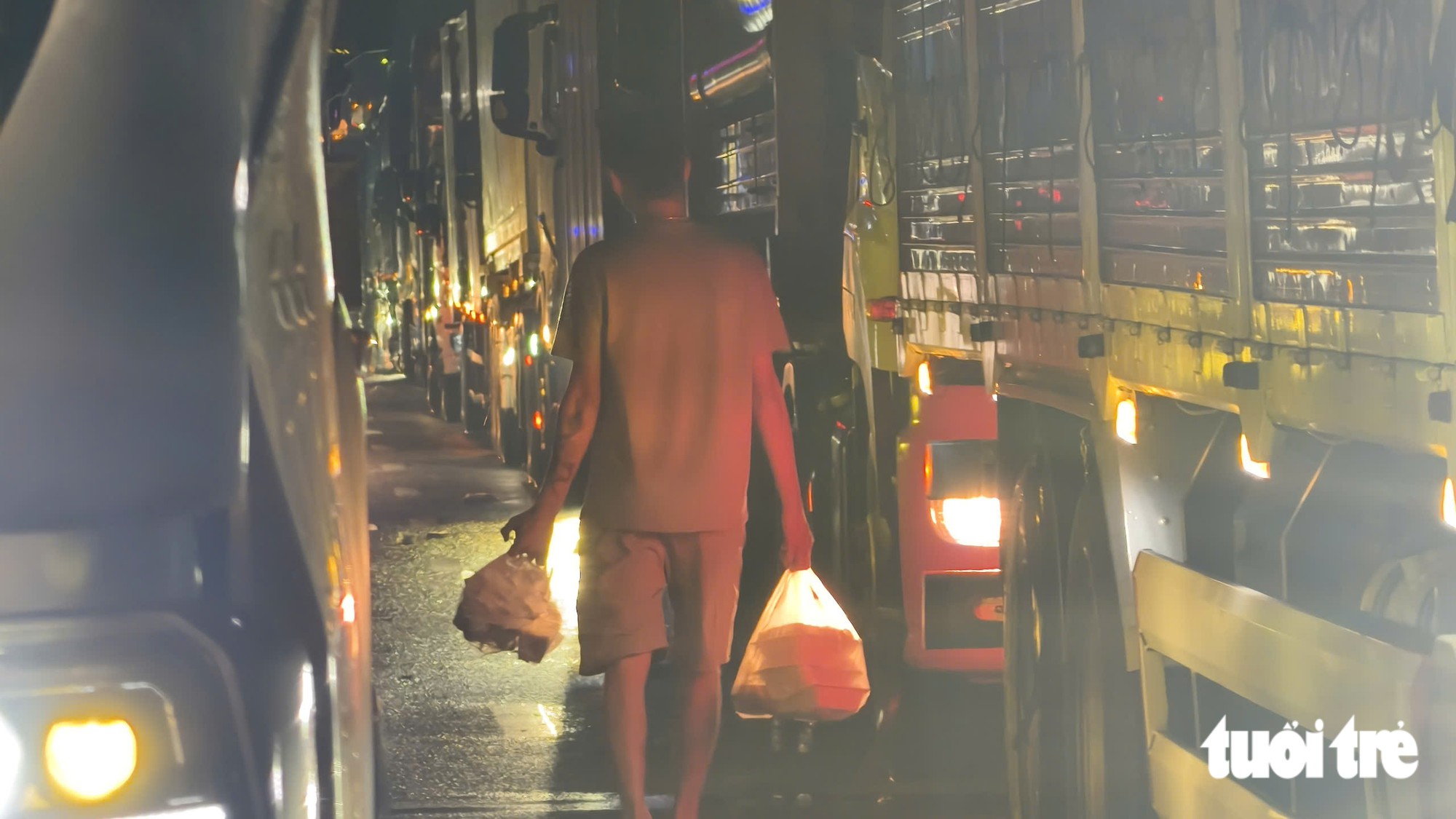 Kẹt xe hơn 3 tiếng trên cao tốc Hòa Liên – Túy Loan, đi chưa được 4km - Ảnh 7.