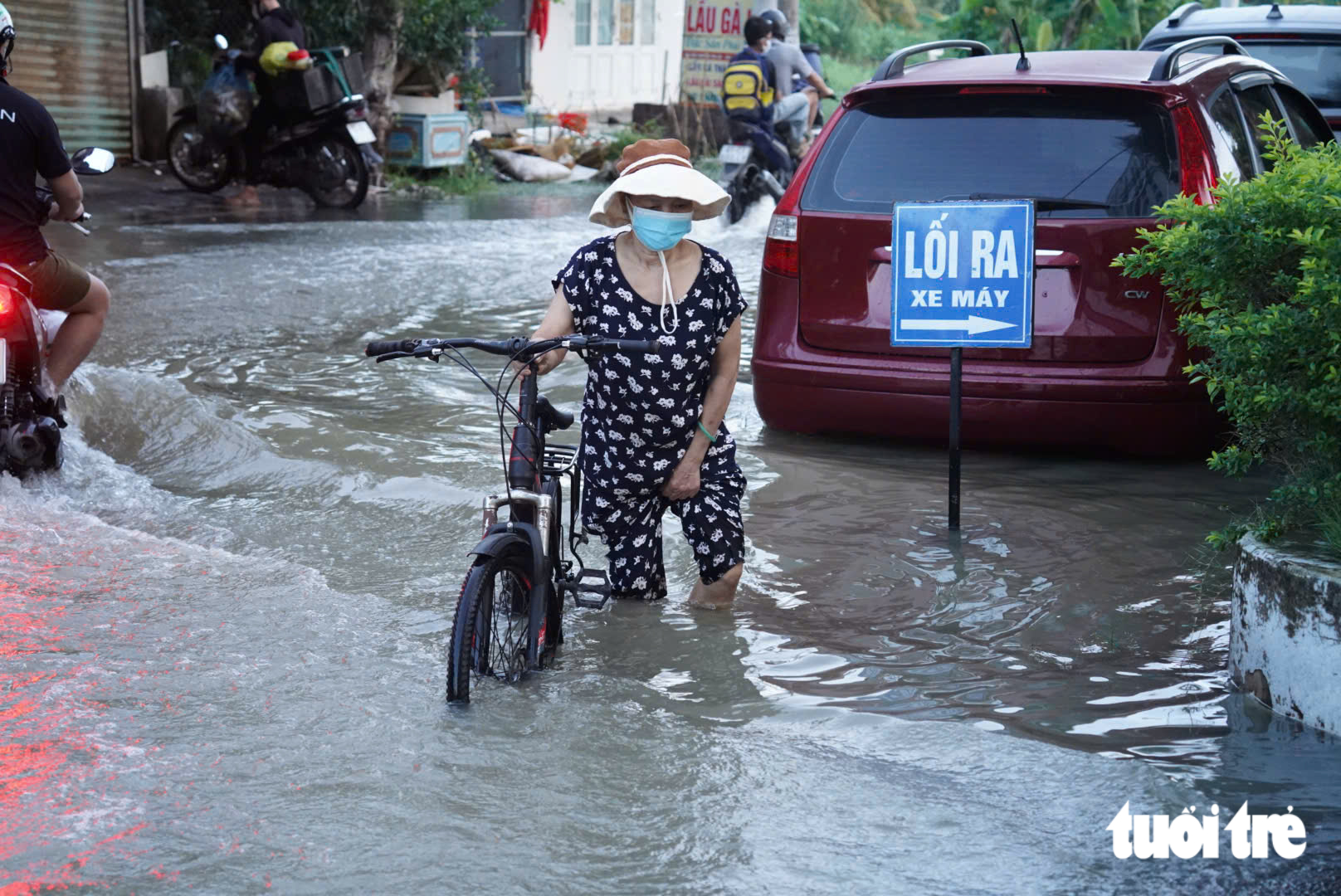 Triều cường đạt đỉnh sáng cuối tuần,  - Ảnh 15.