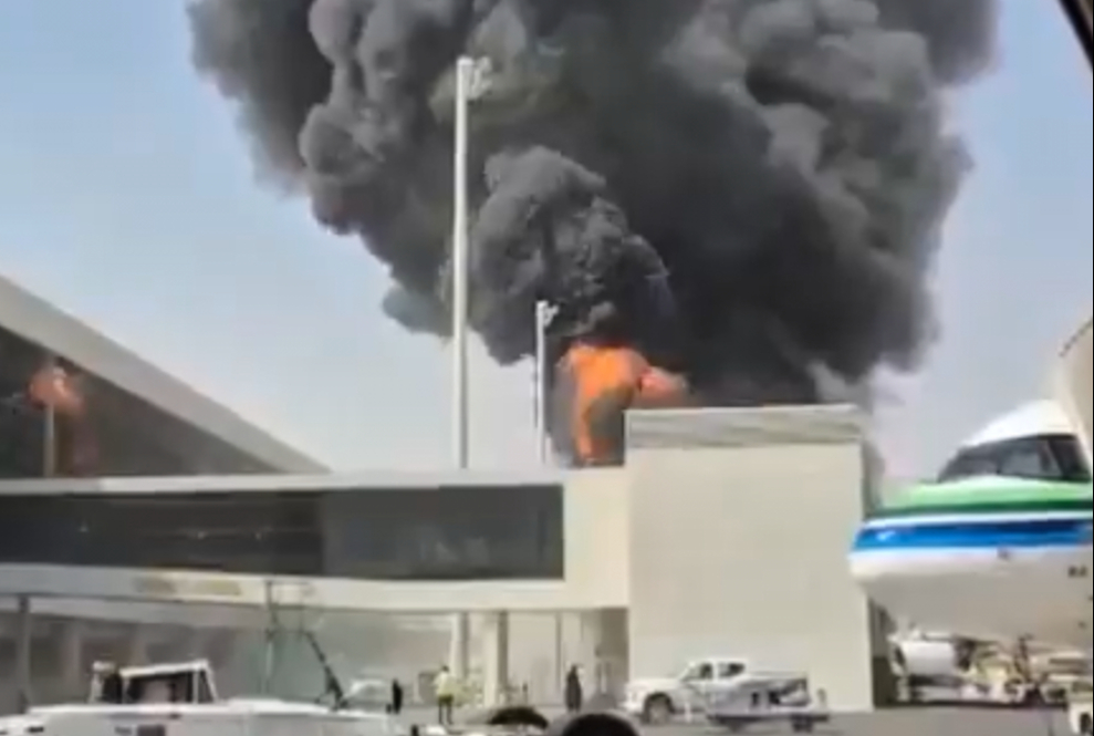 NÓNG: Sân bay thủ đô Saudi Arabia bị tấn công, loạt nước phát cảnh báo nguy hiểm - Ảnh 1.