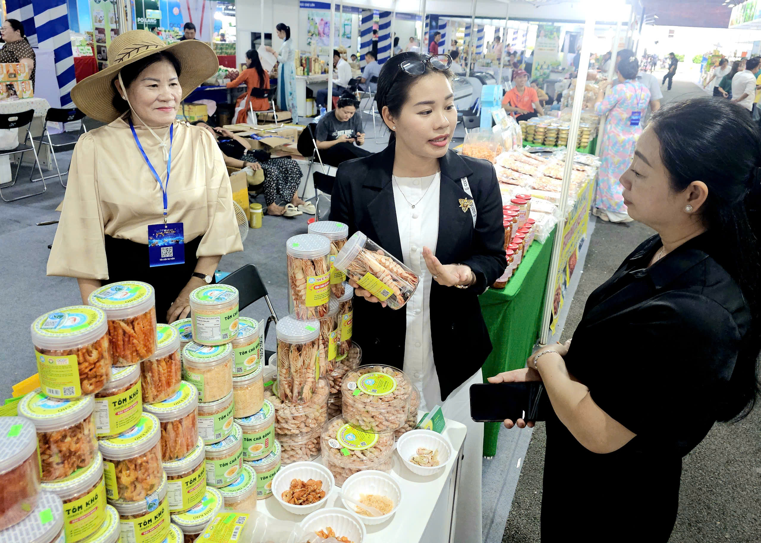 Tâm sự của những 'tân doanh nhân' vừa từ hộ kinh doanh lên doanh nghiệp nhân ngày 13-10 - Ảnh 2.